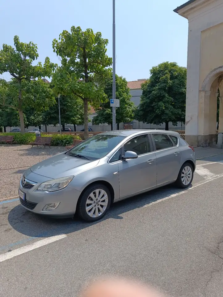 Opel Astra 5p 2.0 16v CDX, foto 1