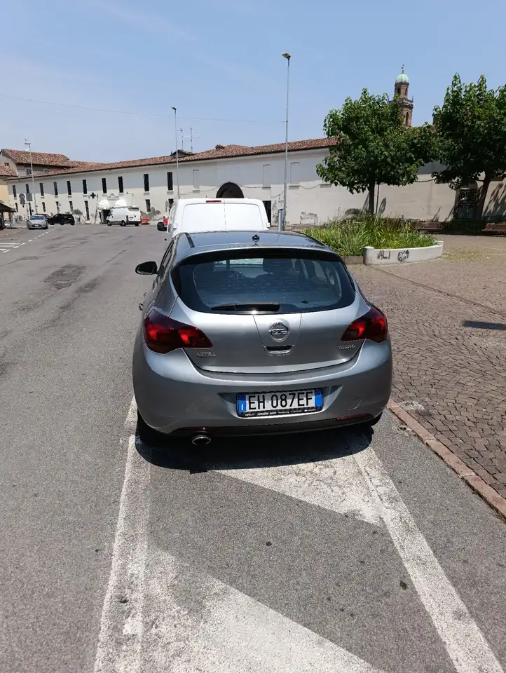 Opel Astra 5p 2.0 16v CDX, foto 4