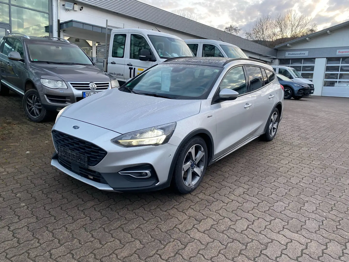 Ford Focus Turnier 2,0 EcoBlue Active X Silber - 1