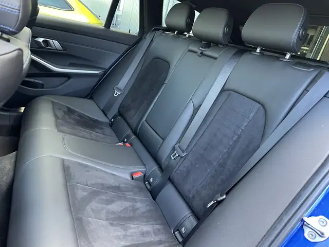 BMW 3 Series view 14