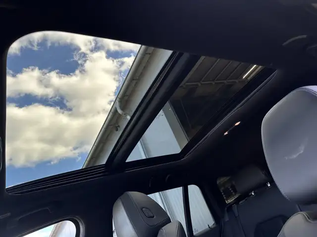 BMW 3 Series view 13