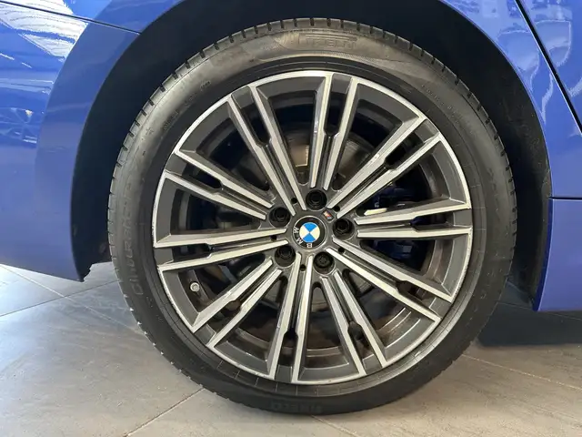 BMW 3 Series view 3