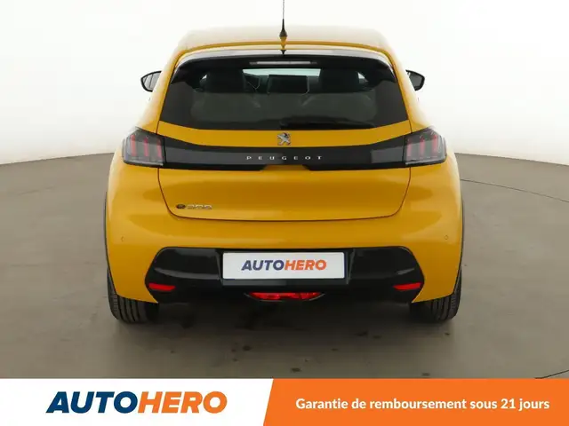 Peugeot 208 view 5