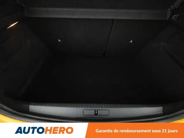 Peugeot 208 view 17