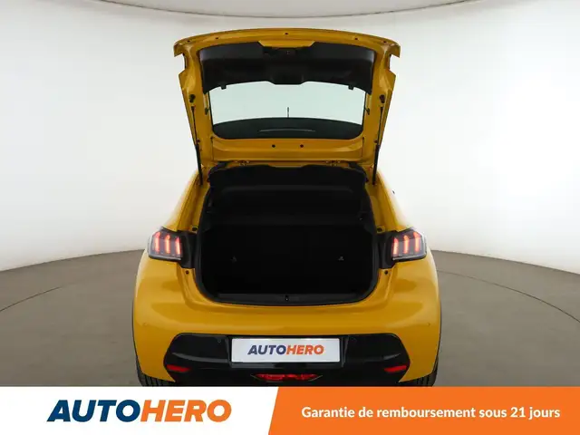 Peugeot 208 view 16