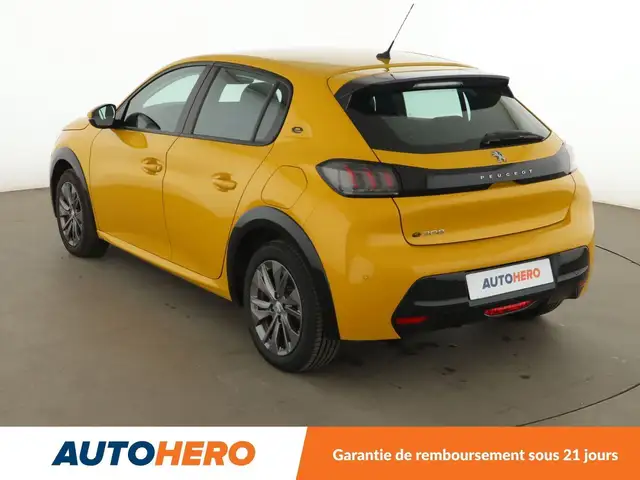 Peugeot 208 view 4