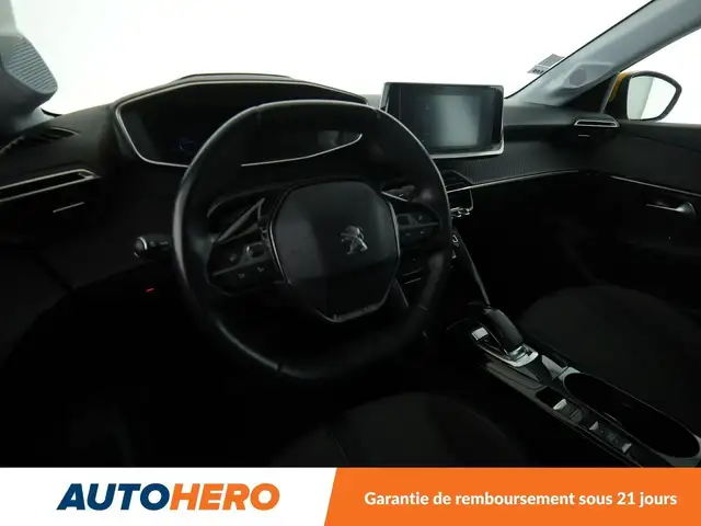 Peugeot 208 view 11