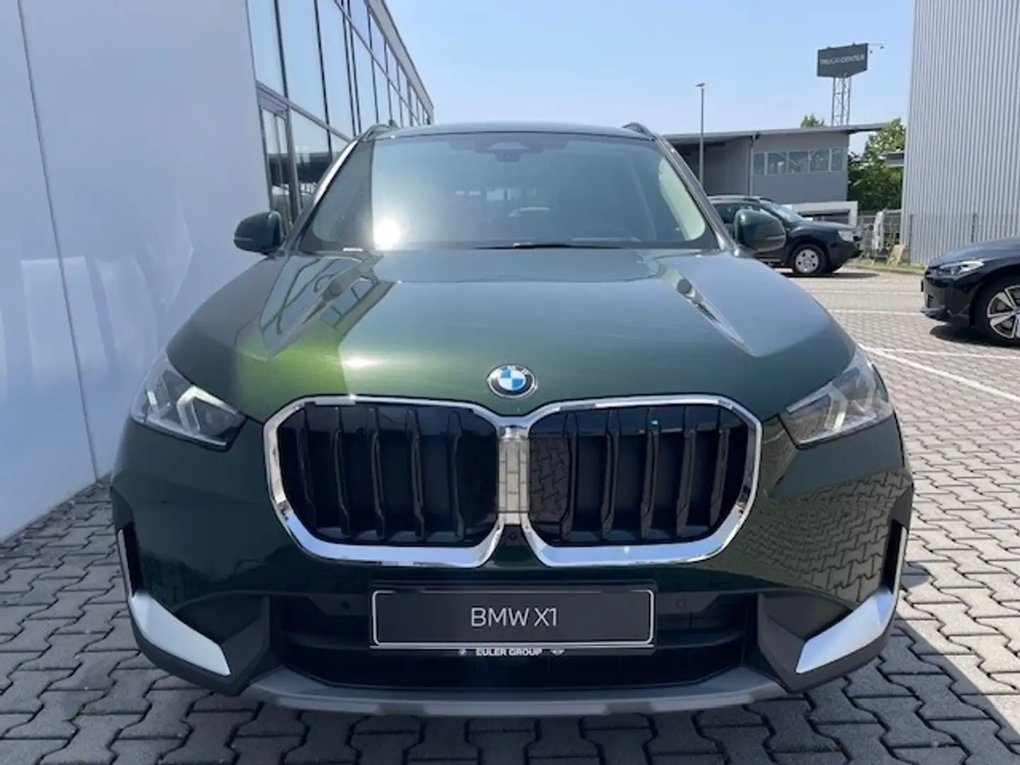 BMW X1 sDrive18i HUD AHK-klappbar AHK Navi Digitales Cock Grün - 2