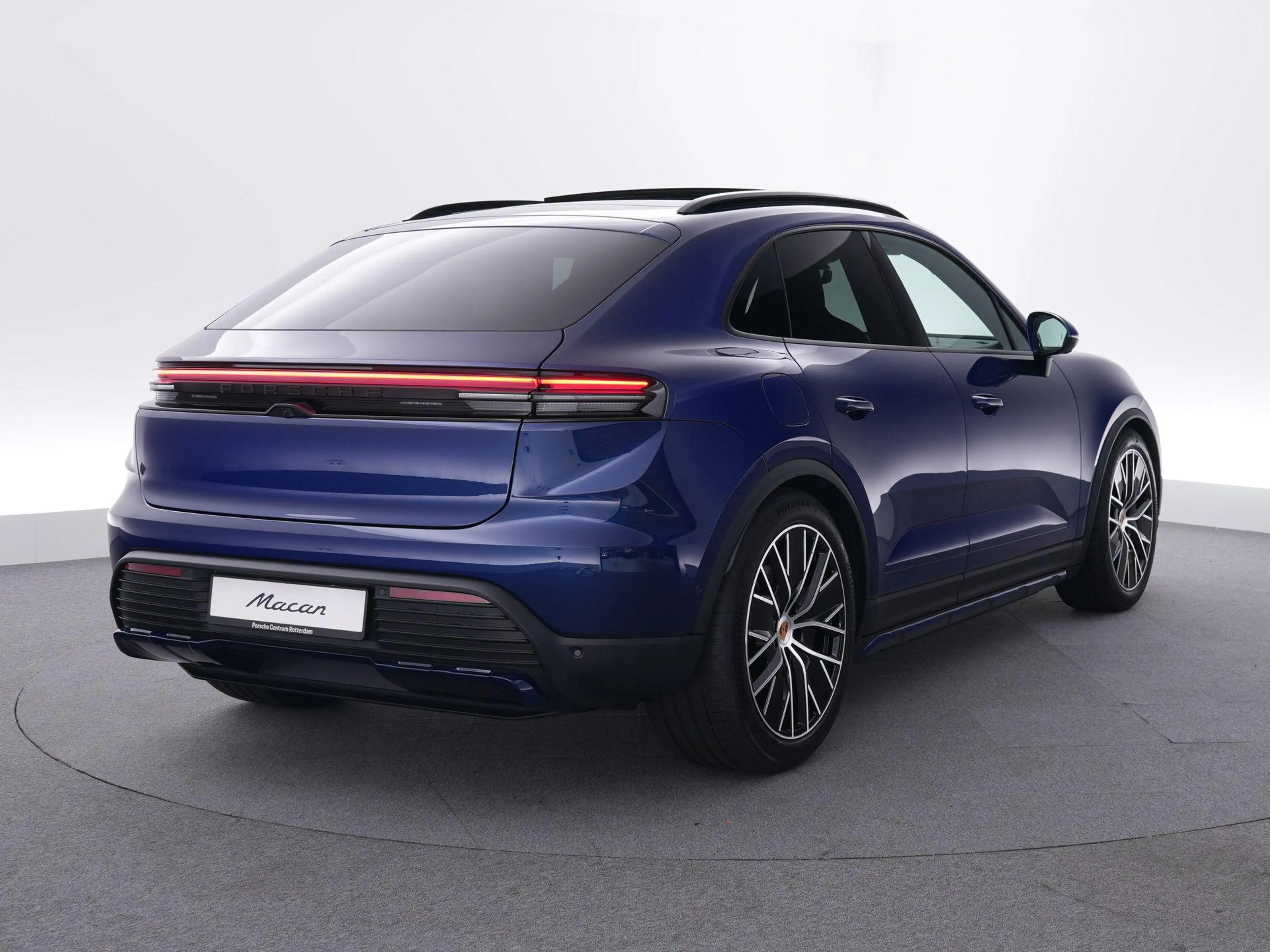 Porsche Macan 4 100 kWh — photo 5