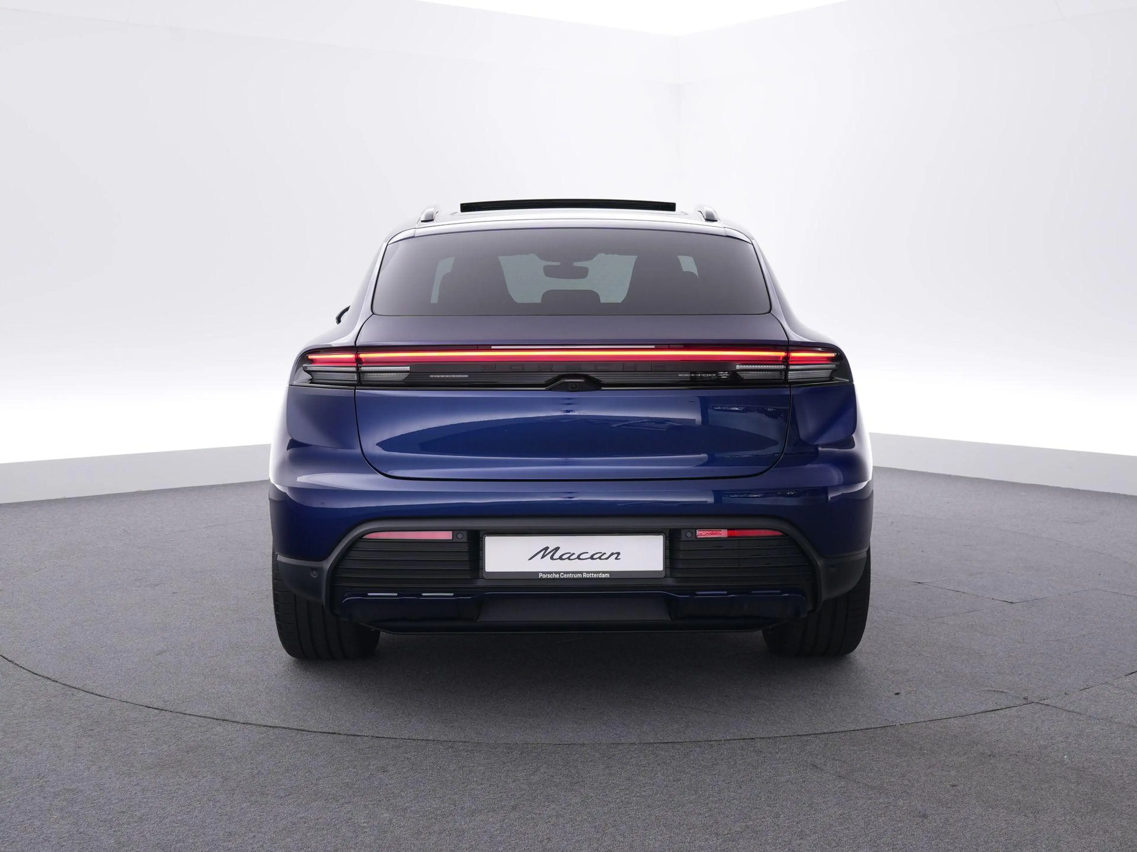 Porsche Macan 4 100 kWh — photo 4