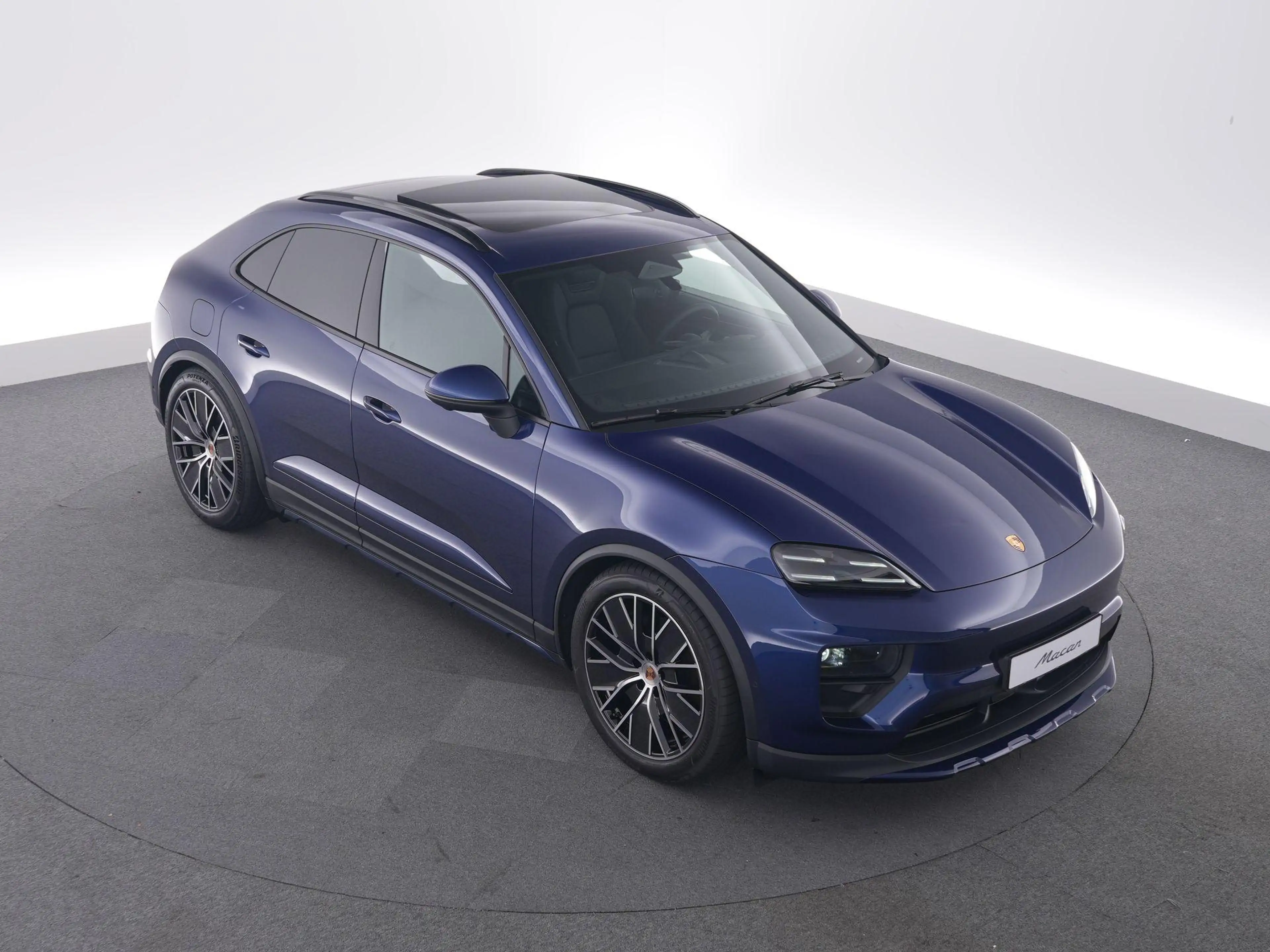 Porsche Macan 4 100 kWh — photo 9