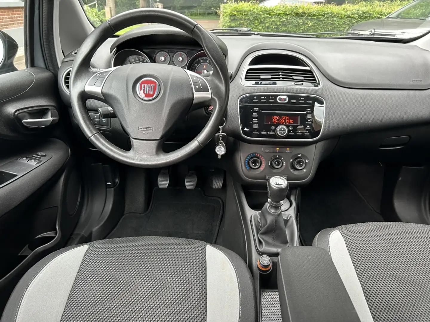 Fiat Punto 0.9 TwinAir Turbo 5-deurs Airco, Cruise, 16" LMV Szary - 2