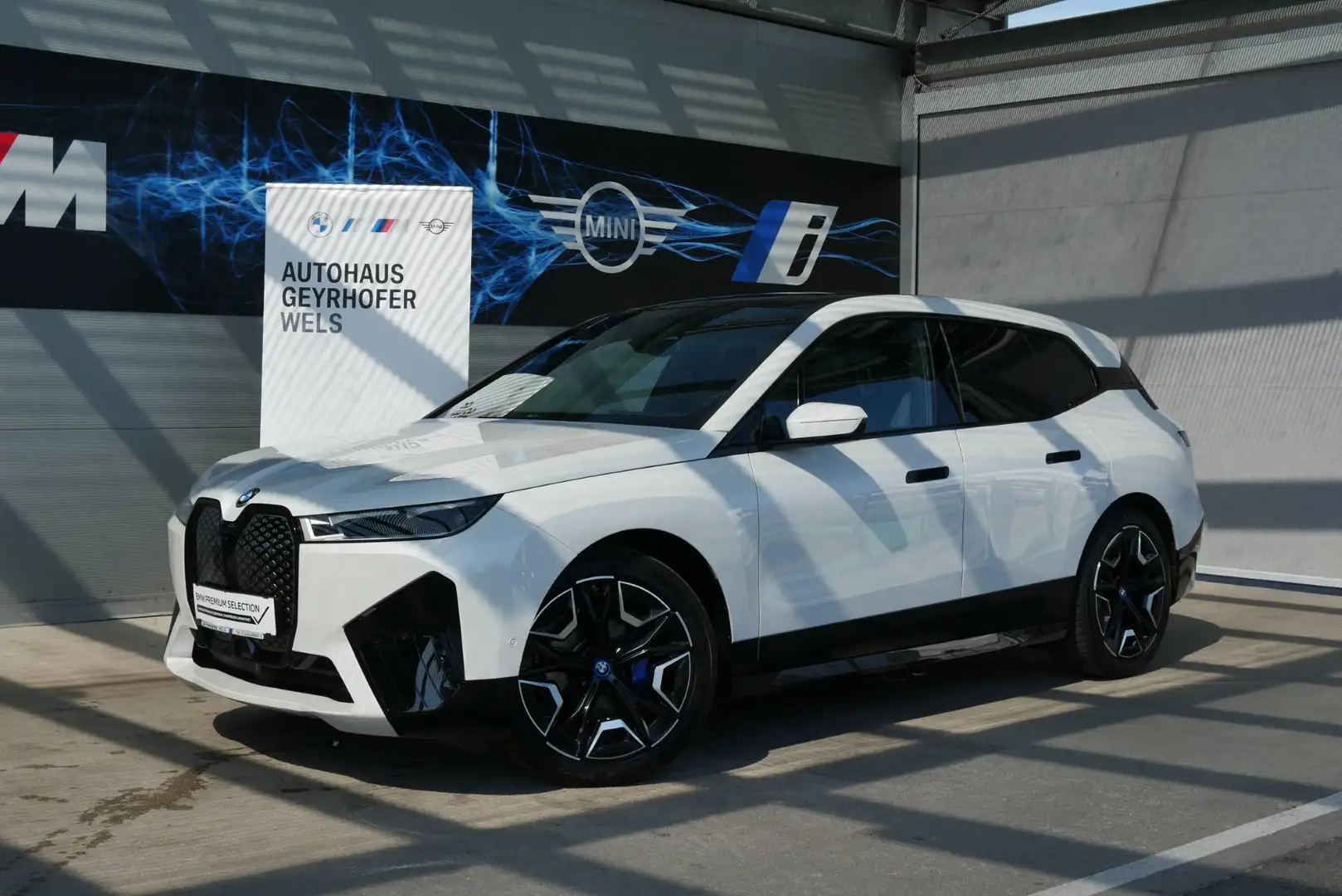 BMW iX xDrive40 Weiß - 1