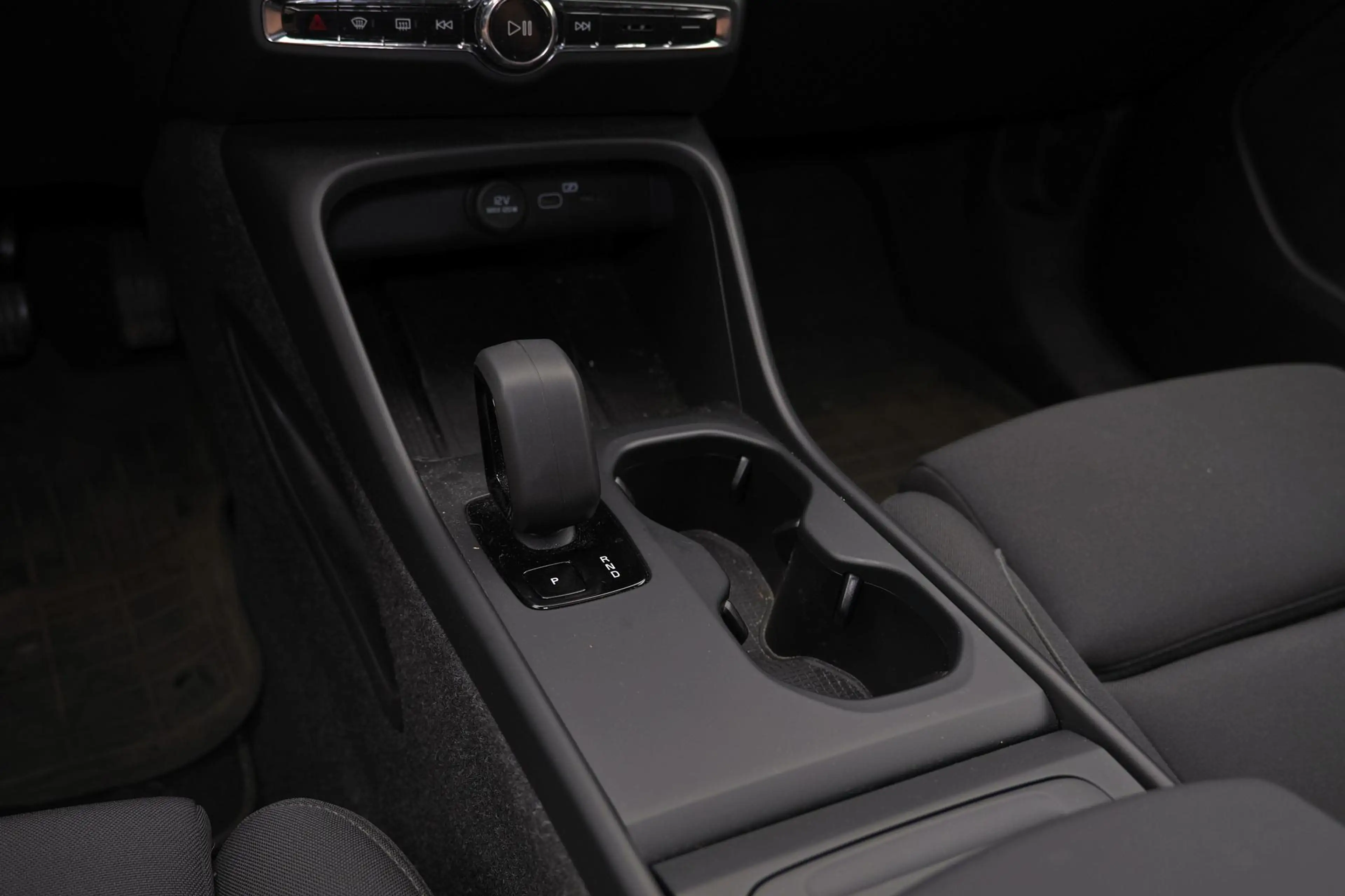 Volvo EX40 Performance Ultra Black Edition 82 kWh - Panorama/ — photo 11