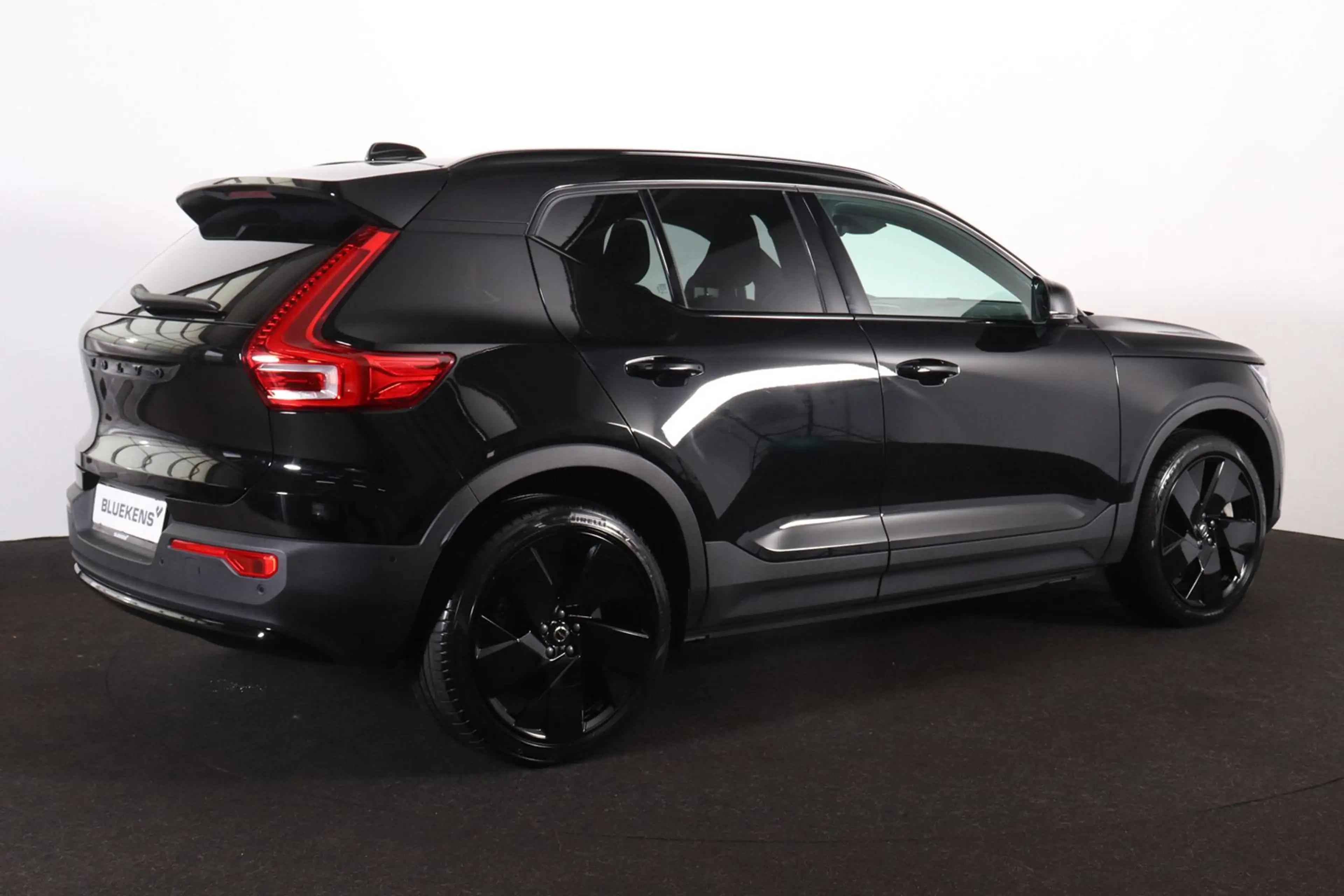 Volvo EX40 Performance Ultra Black Edition 82 kWh - Panorama/ — photo 5