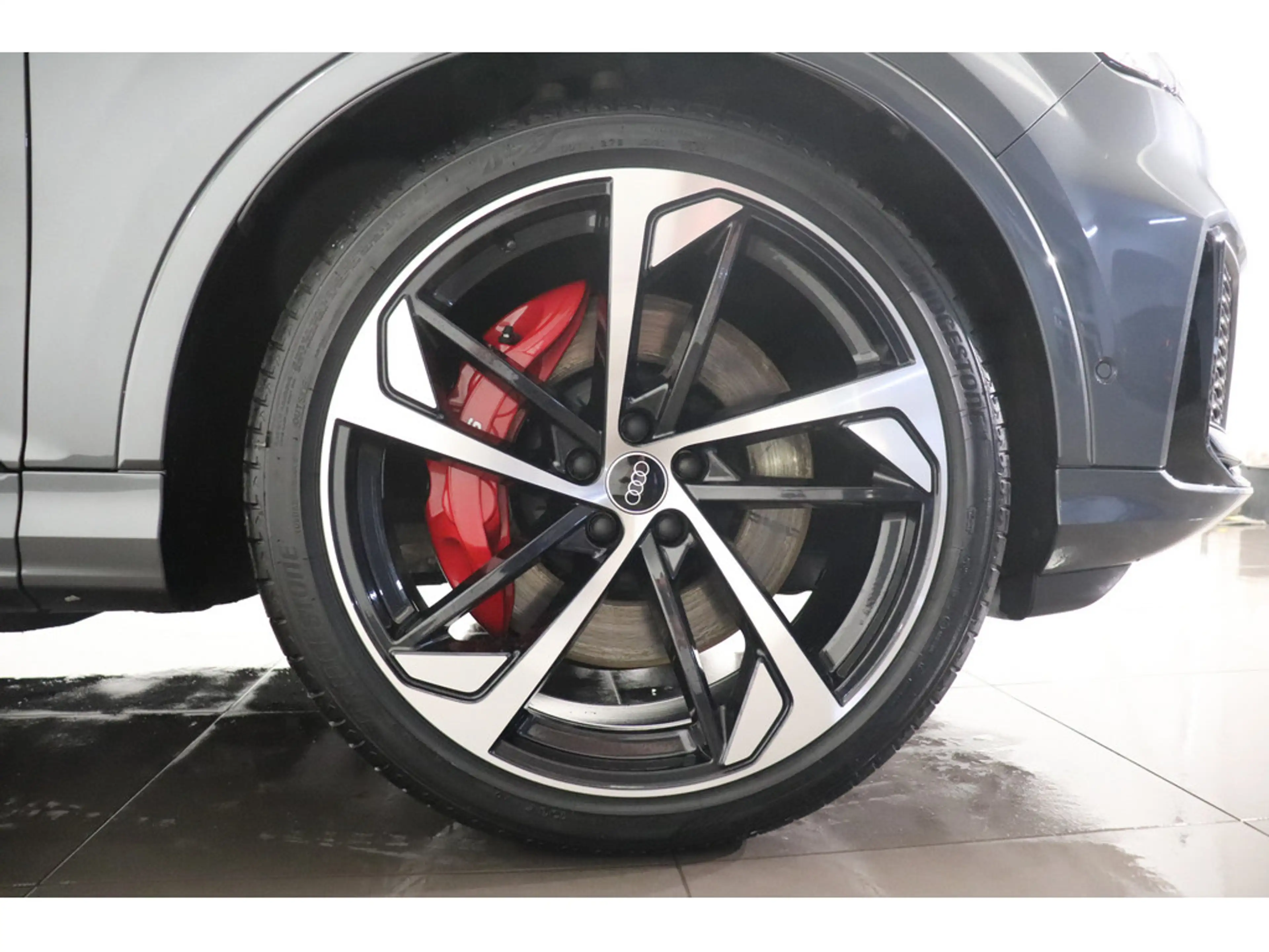 Audi SQ7 4.0 TFSI quattro competition plus Panorama Standheizung — photo 4