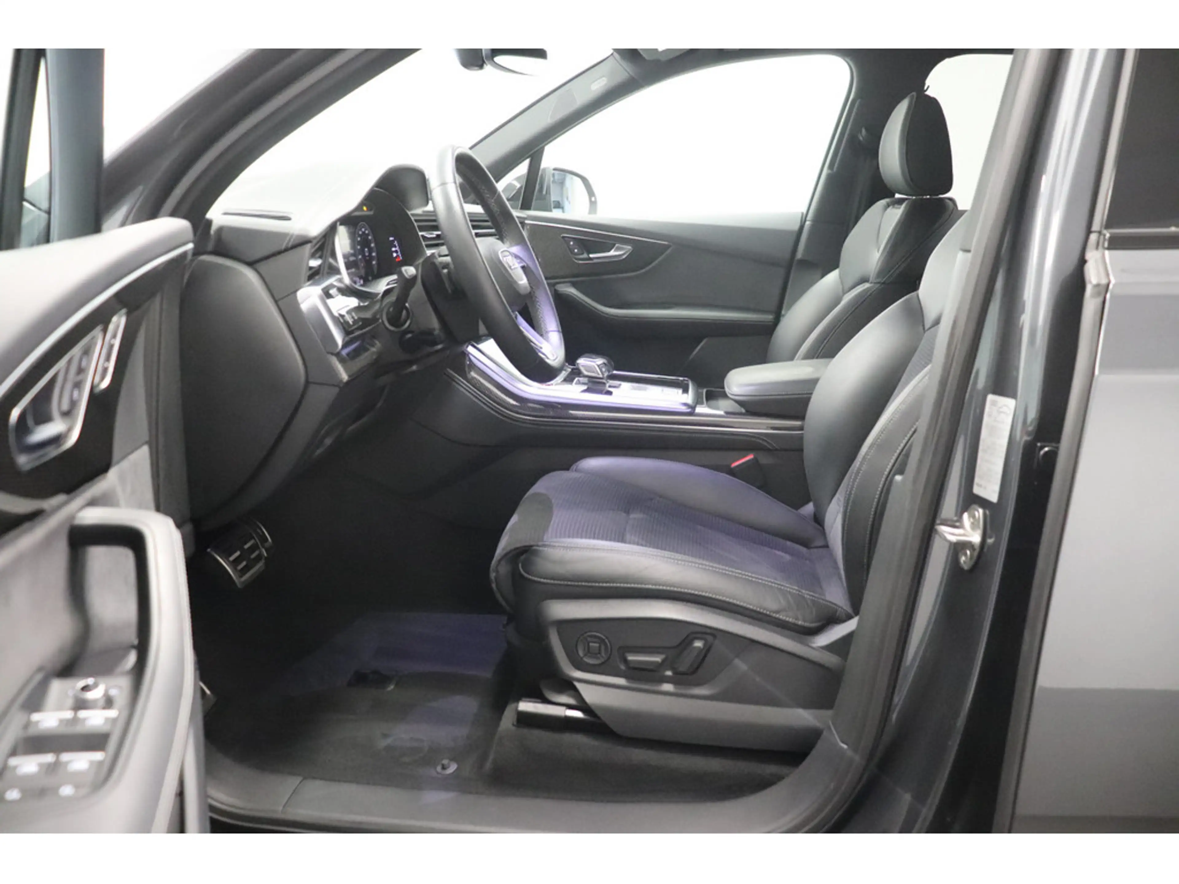 Audi SQ7 4.0 TFSI quattro competition plus Panorama Standheizung — photo 10