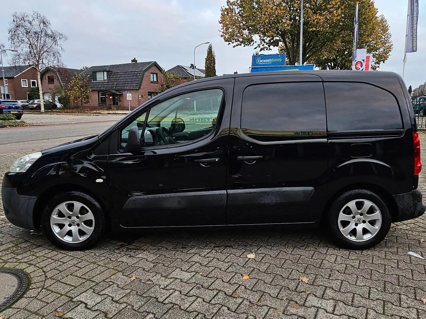 Peugeot Partner Partner+1.6+HDI+XT Zwart - 1