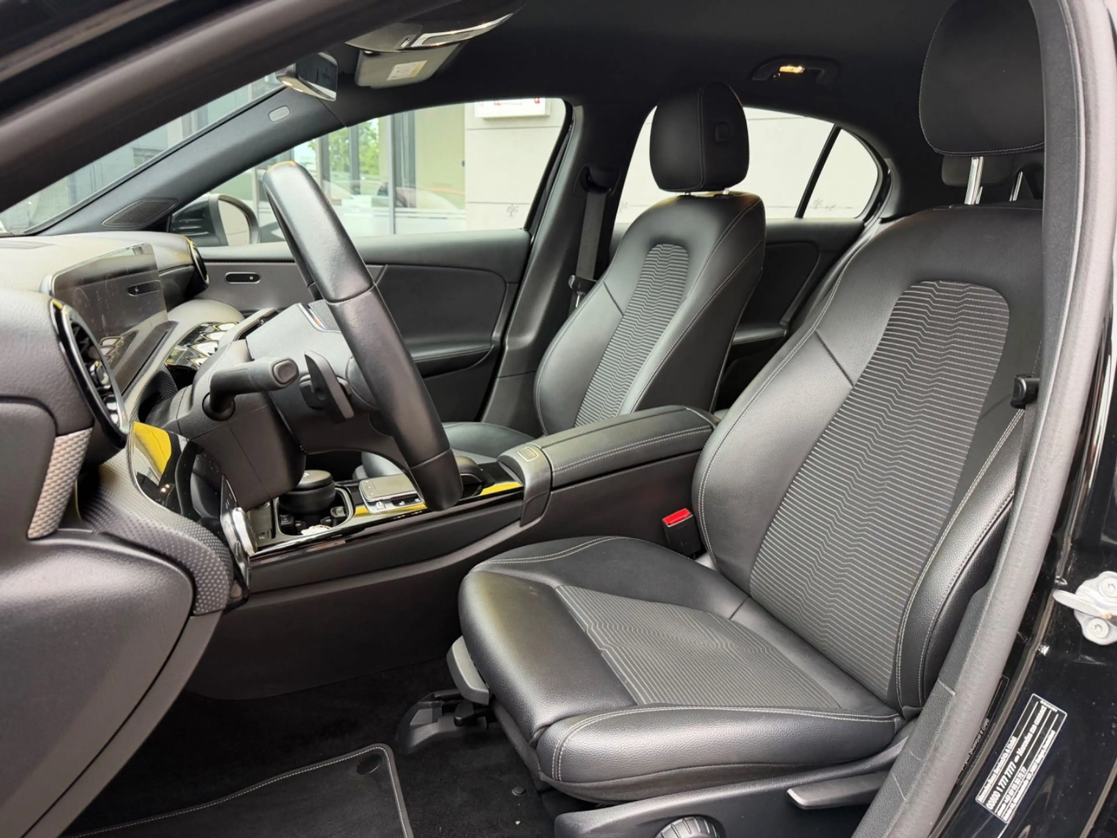 Mercedes-Benz A 200 d/AUTOMATIK/NAVI/CARPLAY/TEMPOMAT/TOUCH — photo 12