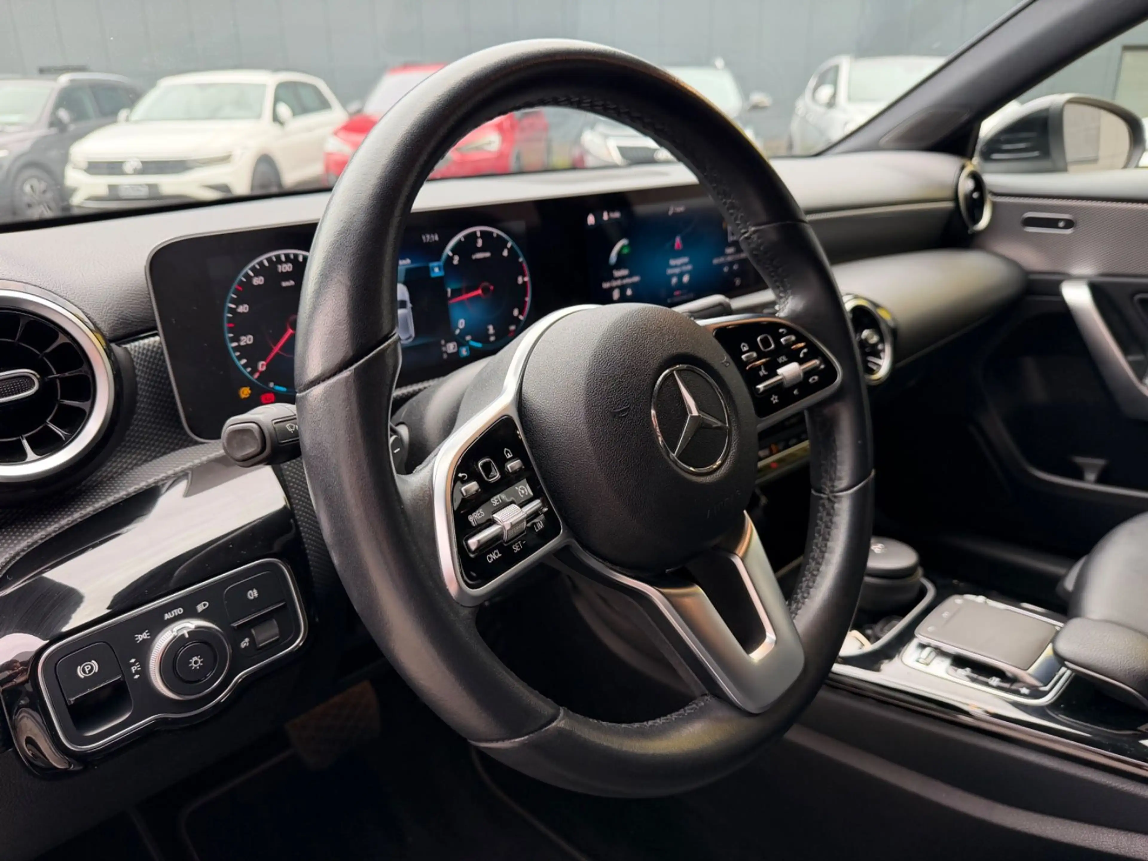 Mercedes-Benz A 200 d/AUTOMATIK/NAVI/CARPLAY/TEMPOMAT/TOUCH — photo 14