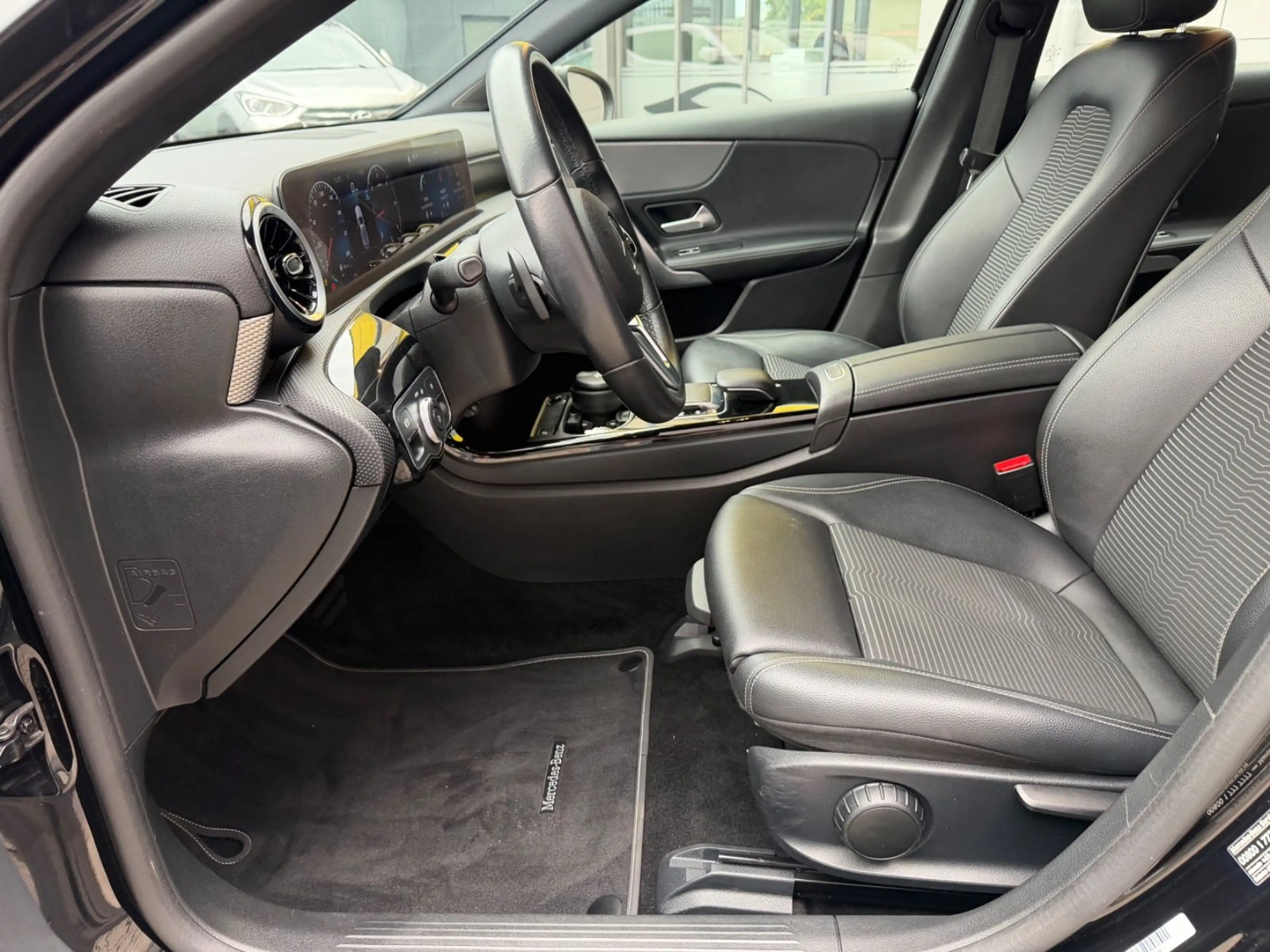 Mercedes-Benz A 200 d/AUTOMATIK/NAVI/CARPLAY/TEMPOMAT/TOUCH — photo 11