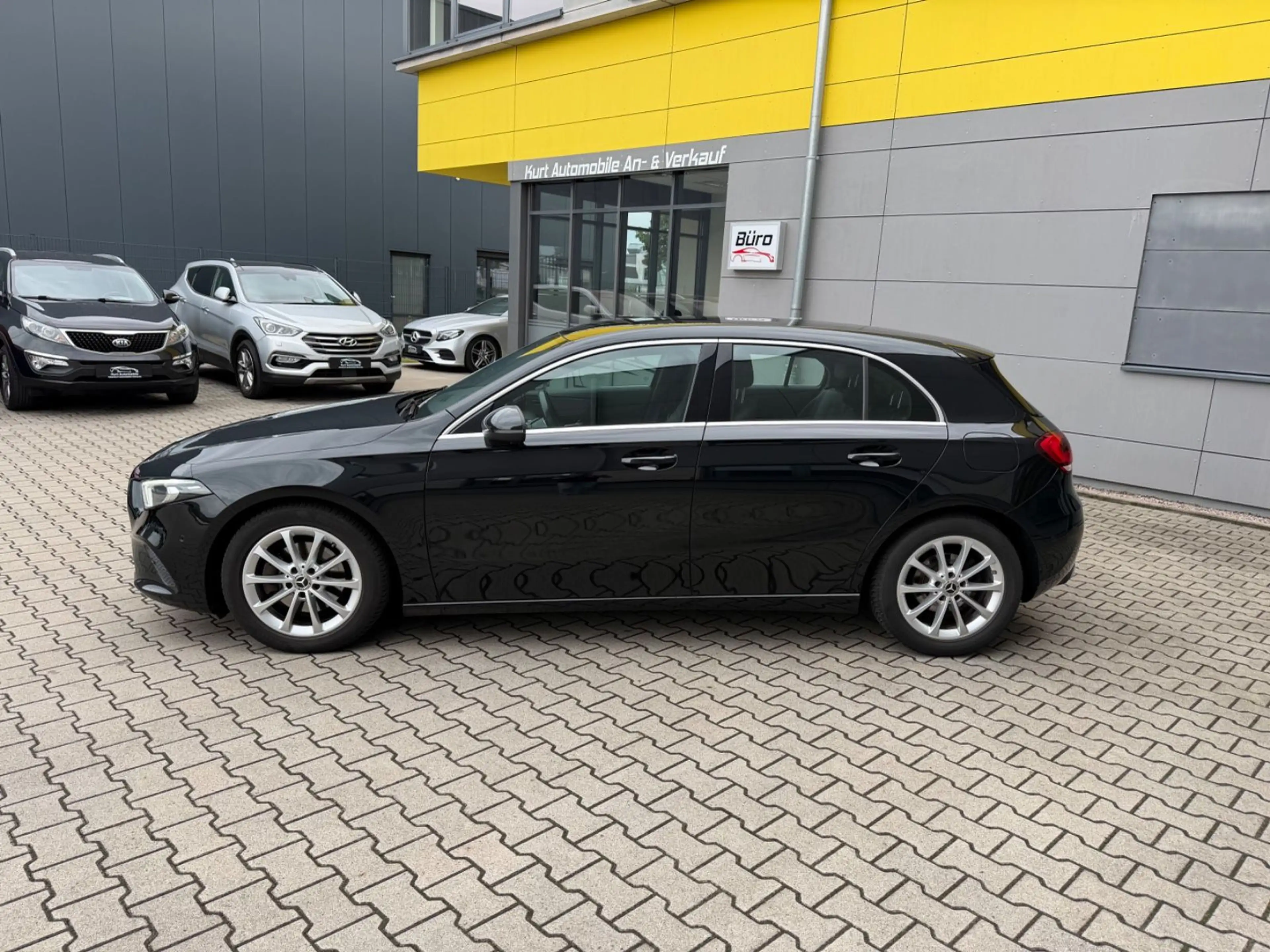 Mercedes-Benz A 200 d/AUTOMATIK/NAVI/CARPLAY/TEMPOMAT/TOUCH — photo 3