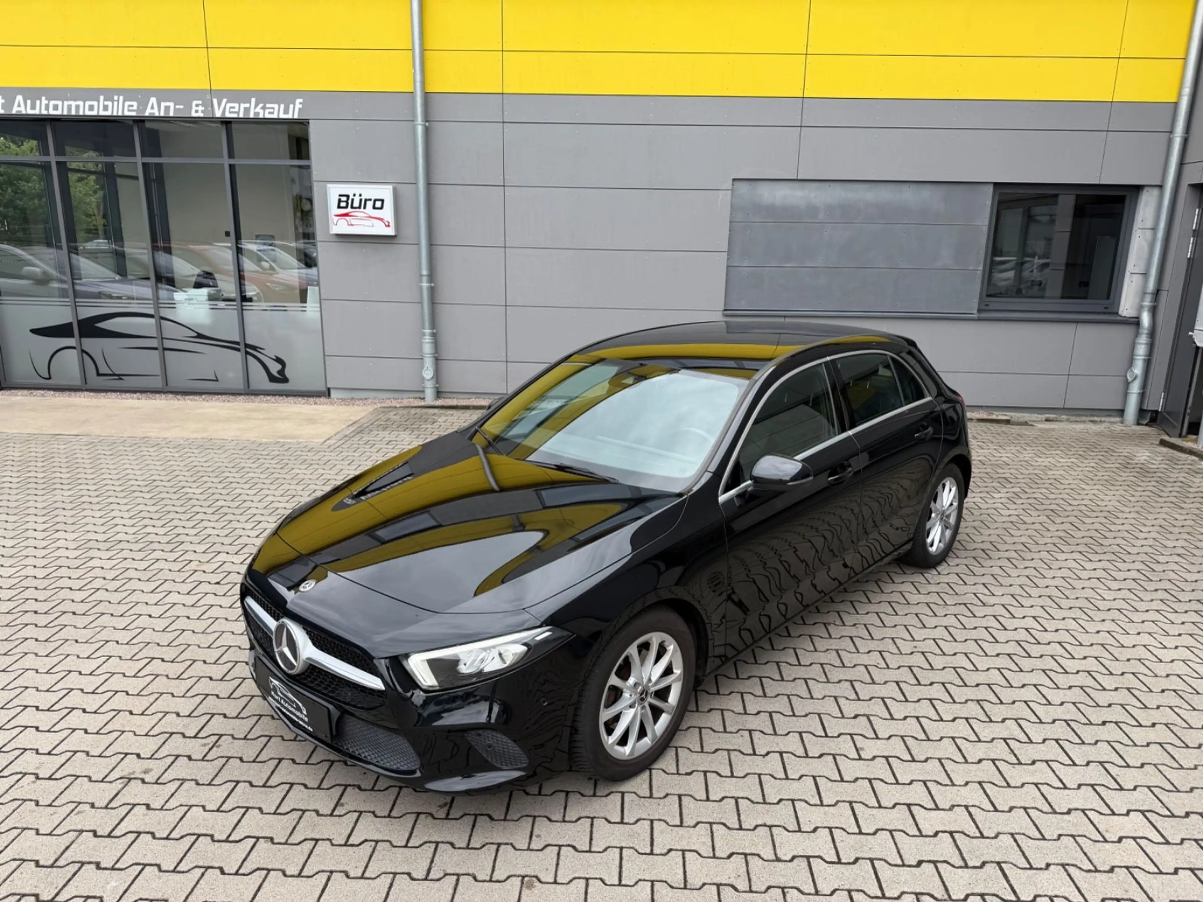 Mercedes-Benz A 200 d/AUTOMATIK/NAVI/CARPLAY/TEMPOMAT/TOUCH