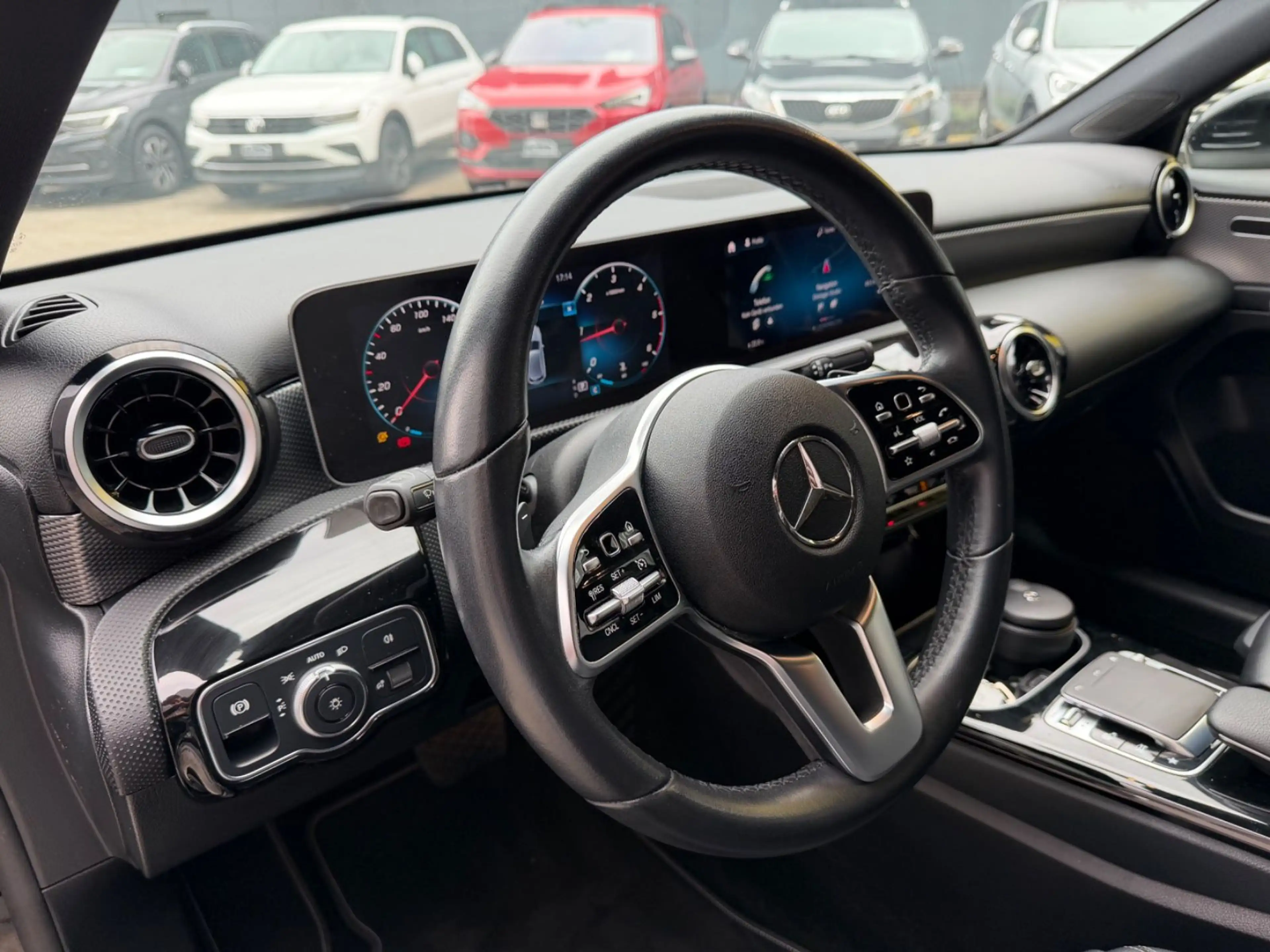 Mercedes-Benz A 200 d/AUTOMATIK/NAVI/CARPLAY/TEMPOMAT/TOUCH — photo 13