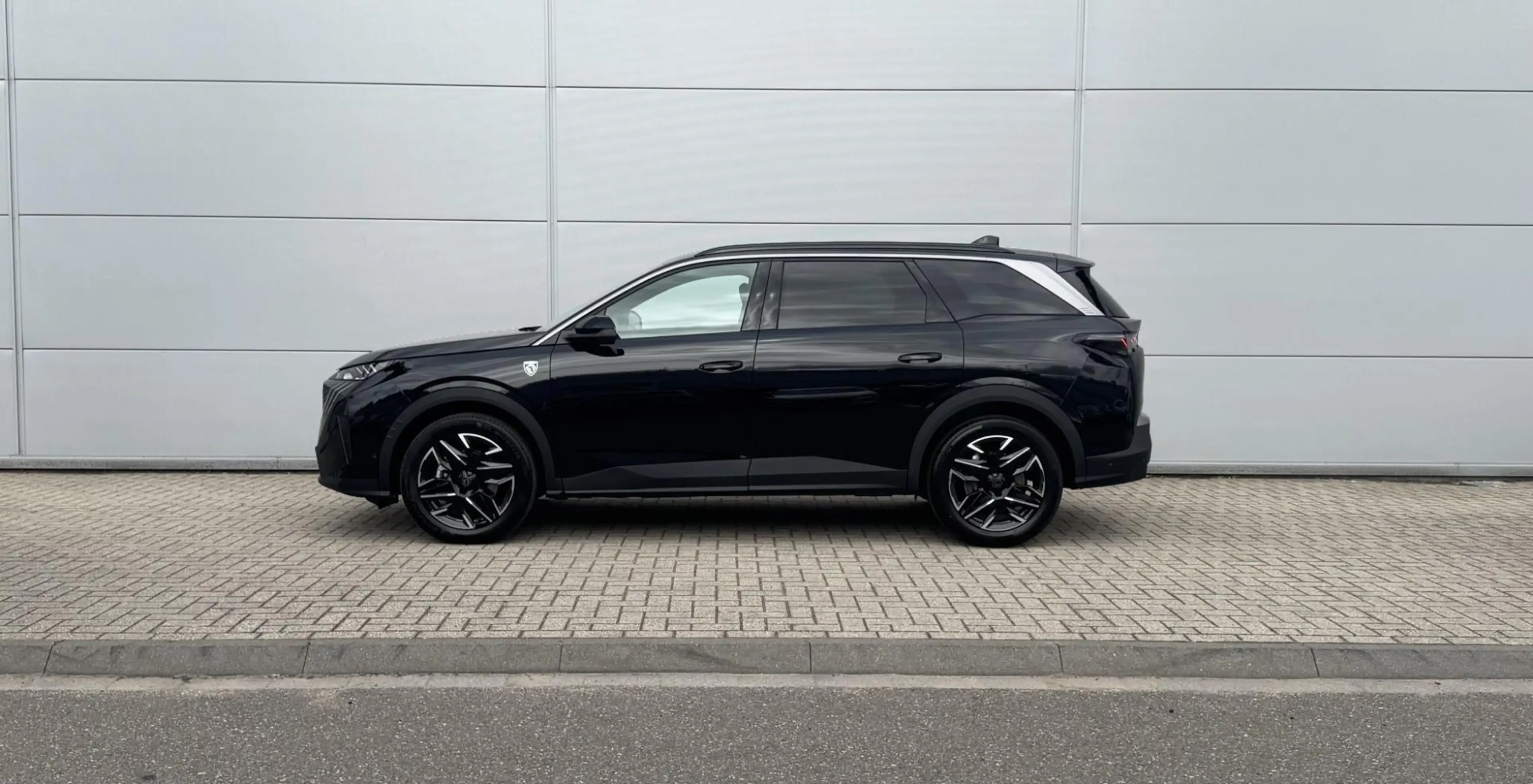 Peugeot 5008 1.2 Hybrid 145 GT 7p — photo 8