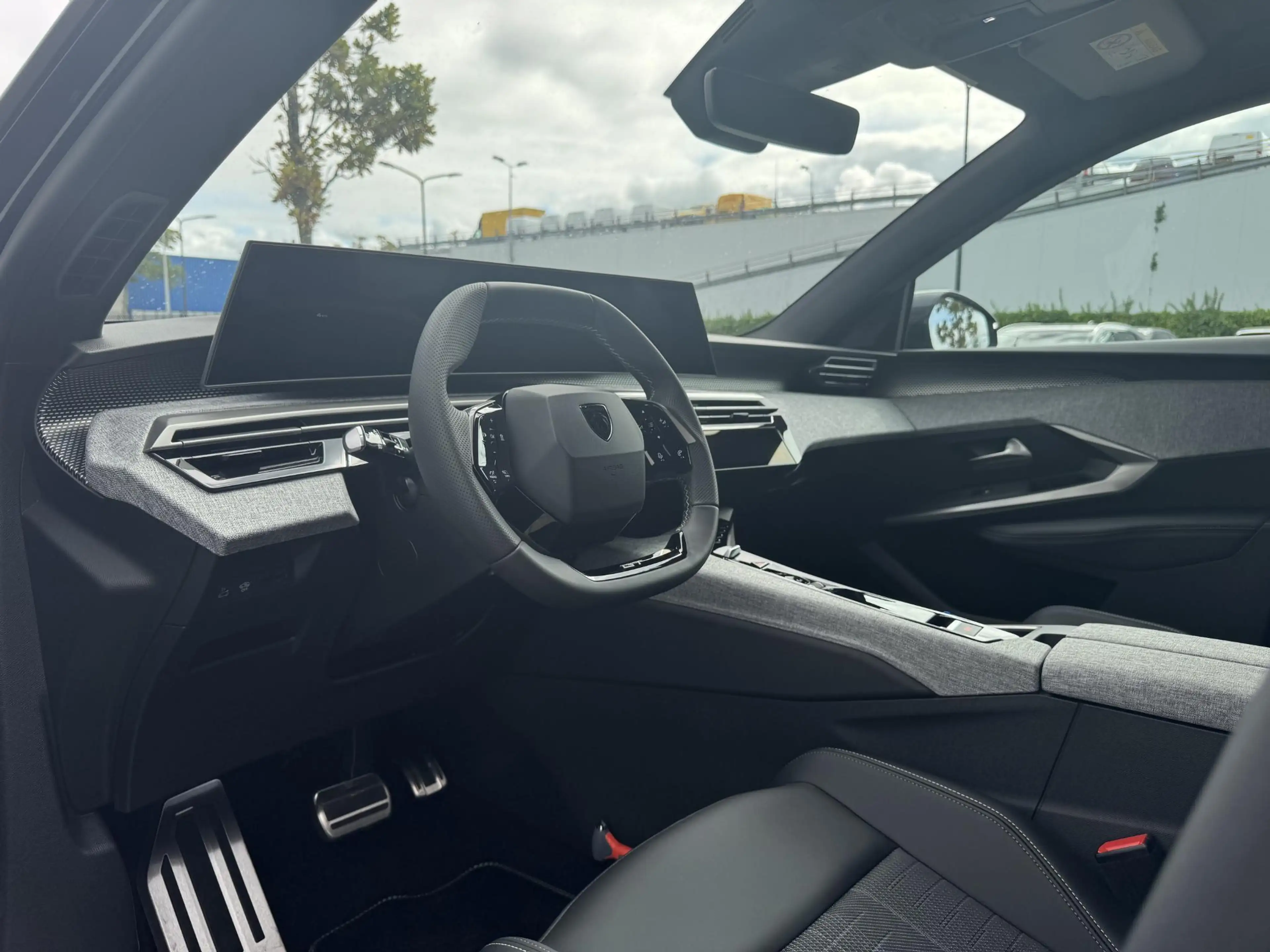 Peugeot 5008 1.2 Hybrid 145 GT 7p — photo 10