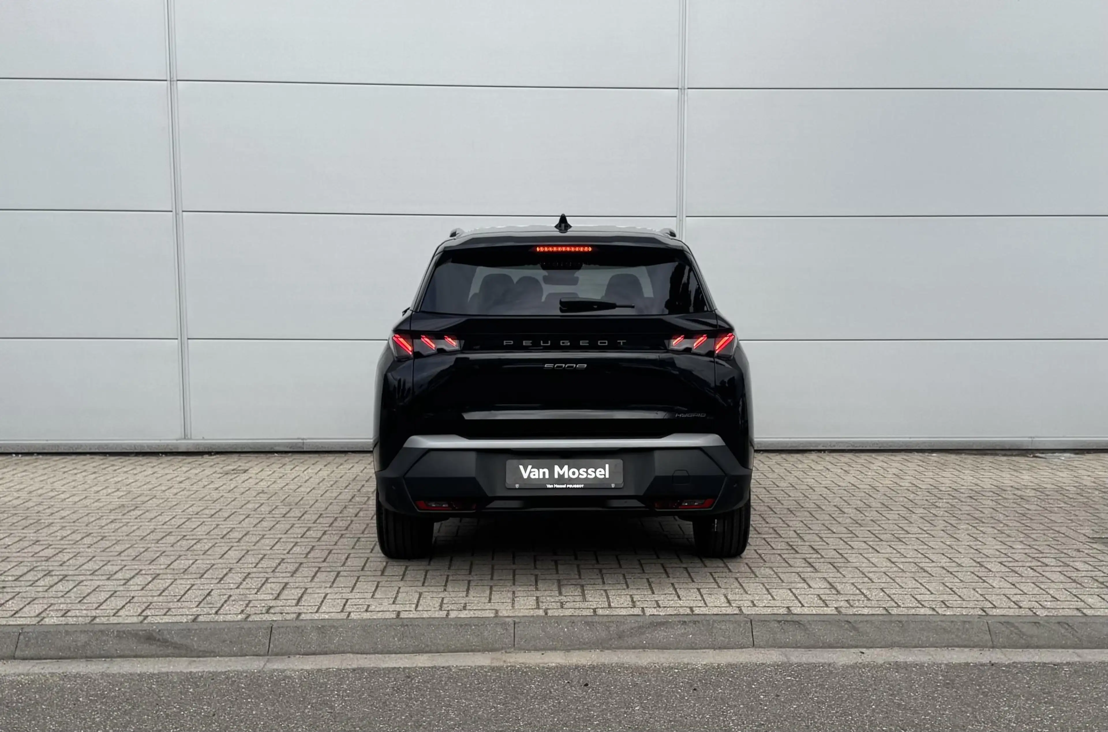 Peugeot 5008 1.2 Hybrid 145 GT 7p — photo 3