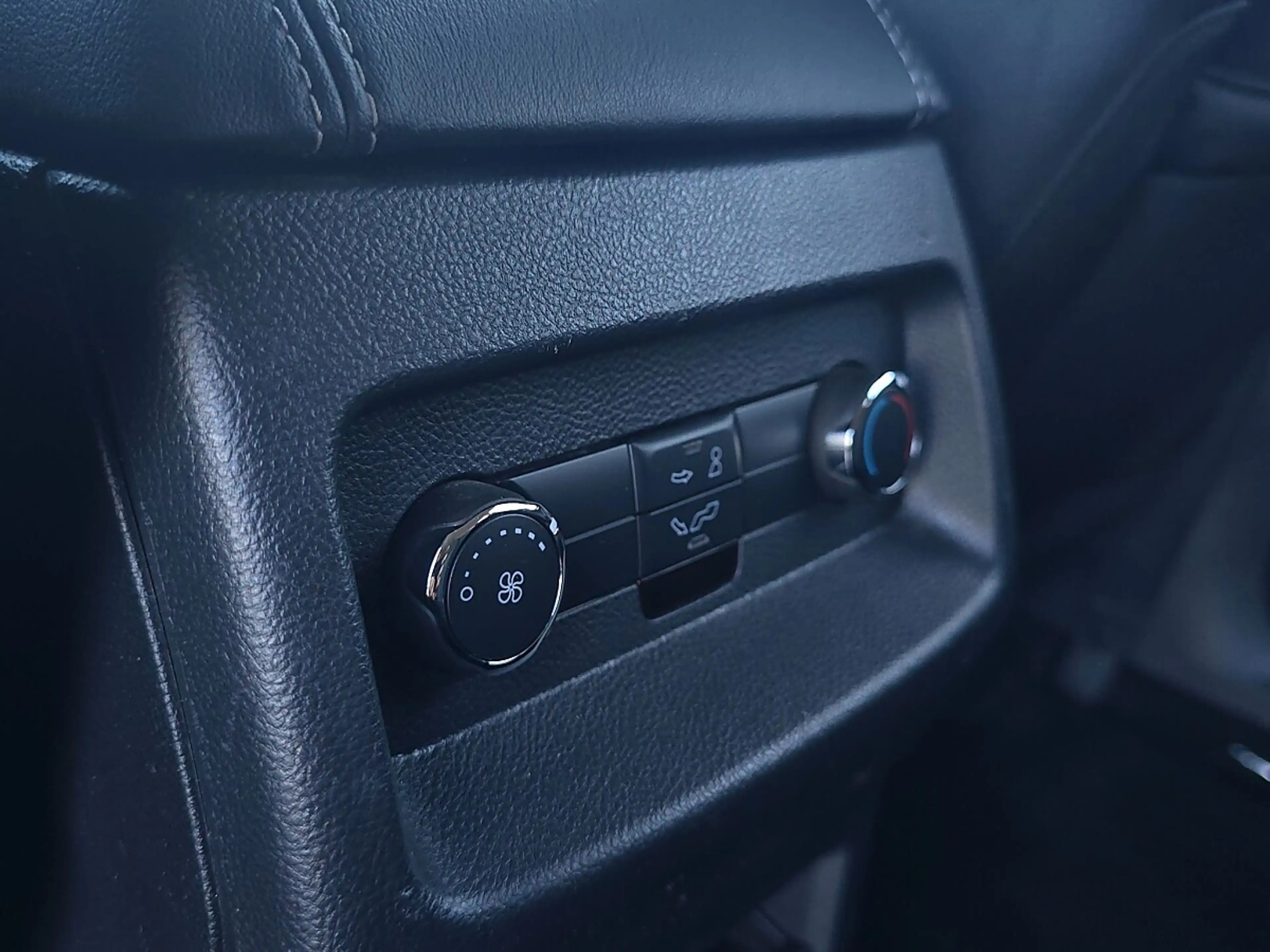 Ford Galaxy Titanium*7-Sitze!*LED*AHV*GARANTIE* — photo 19