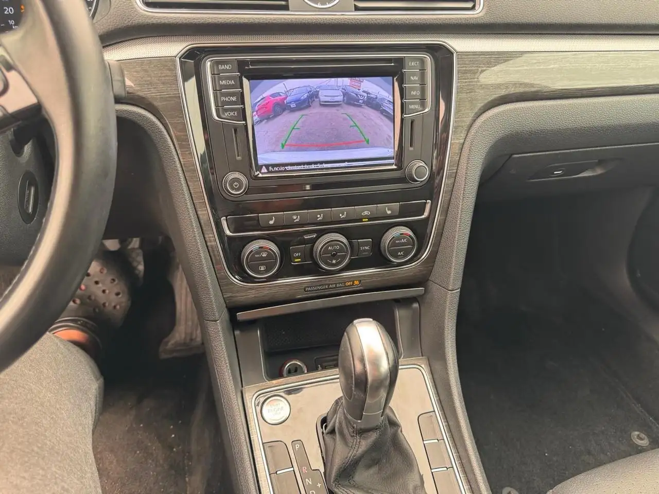 Volkswagen Passat снимка Volkswagen Passat