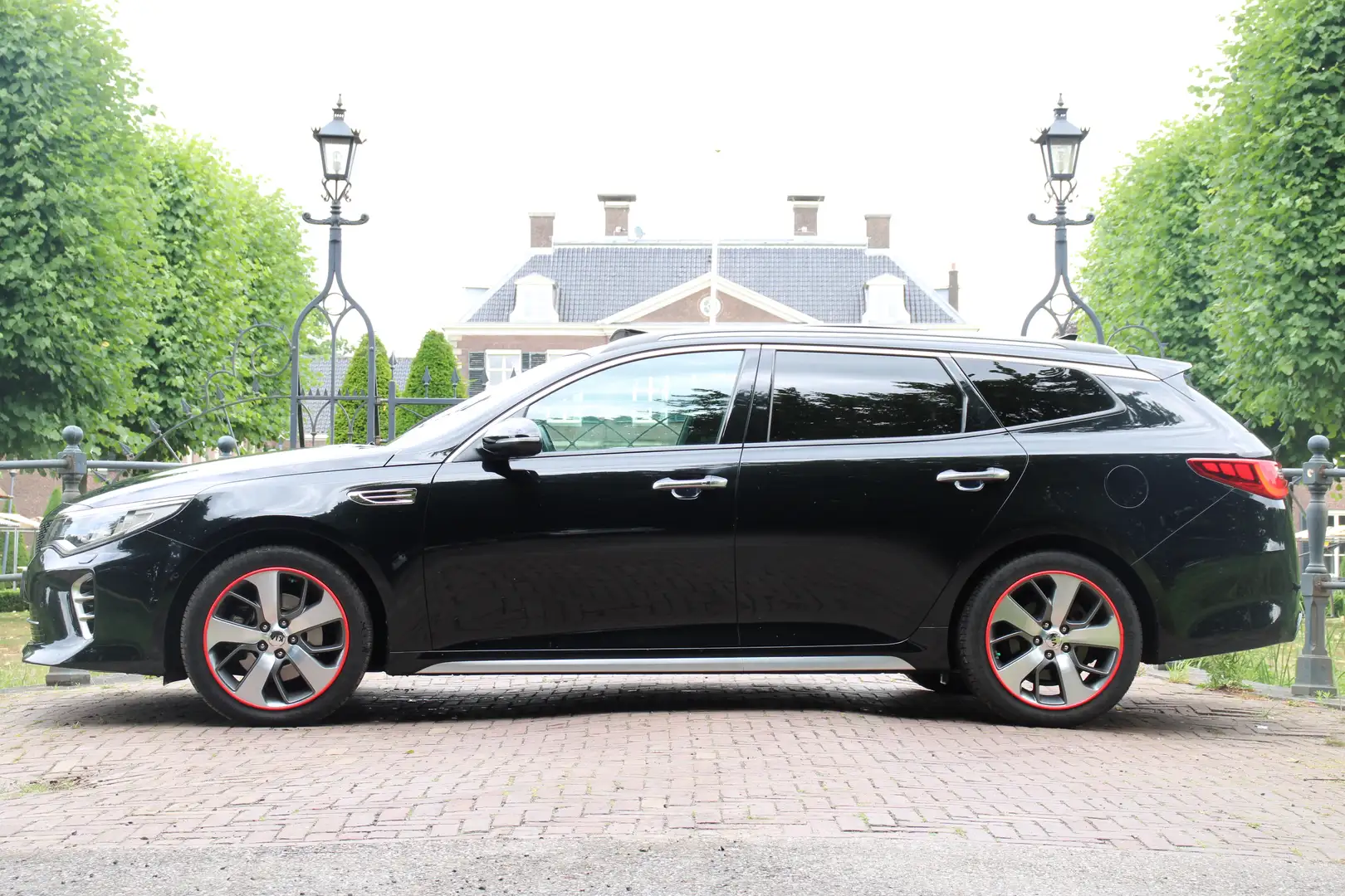 Kia Optima Sportswagon 1.7 CRDi GT-LINE AUTOMAAT | NL-AUTO! | Zwart - 2
