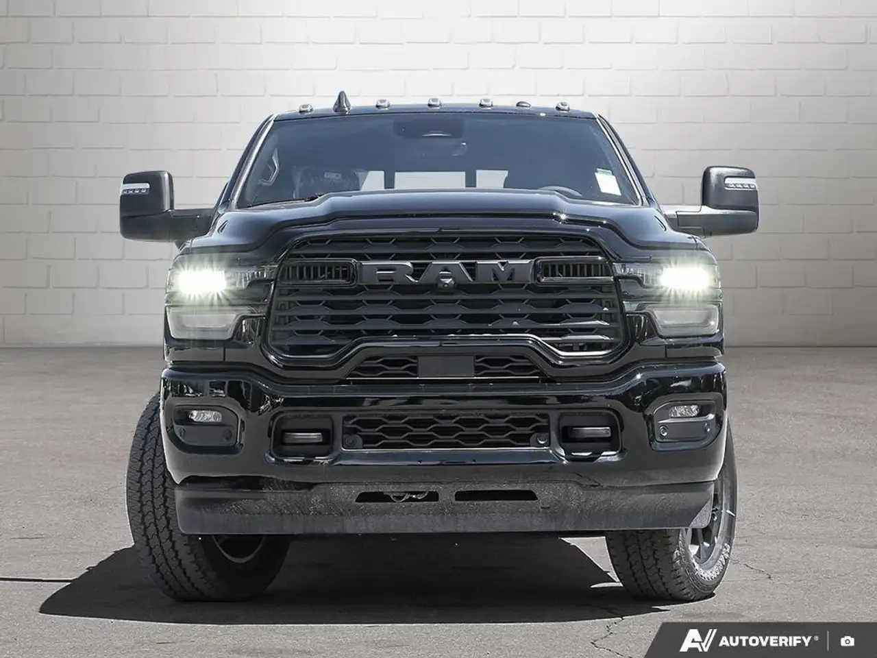 RAM 2500 снимка RAM 2500