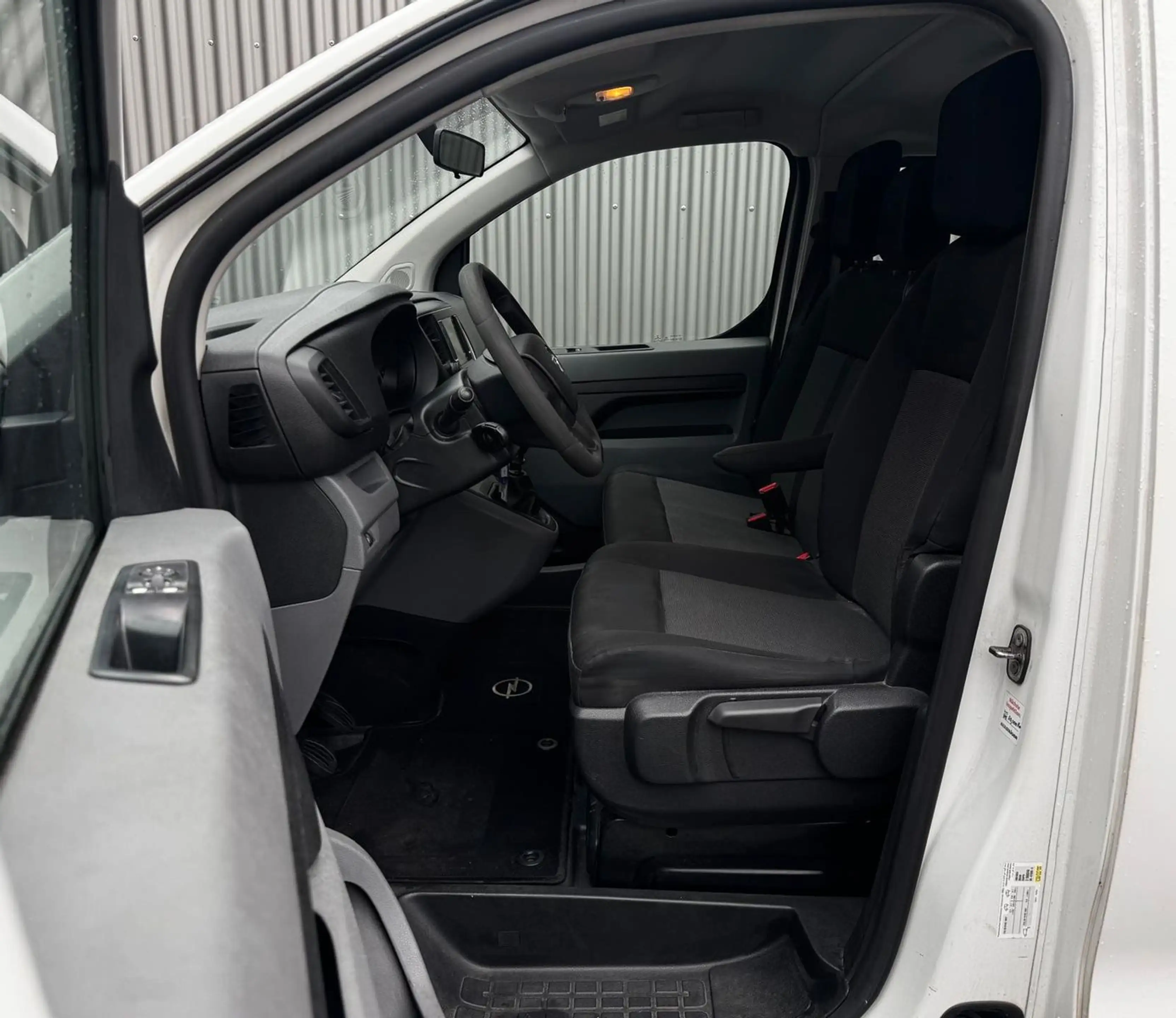 Opel Vivaro Kombi L3 Tempomat 1.Hand — photo 9