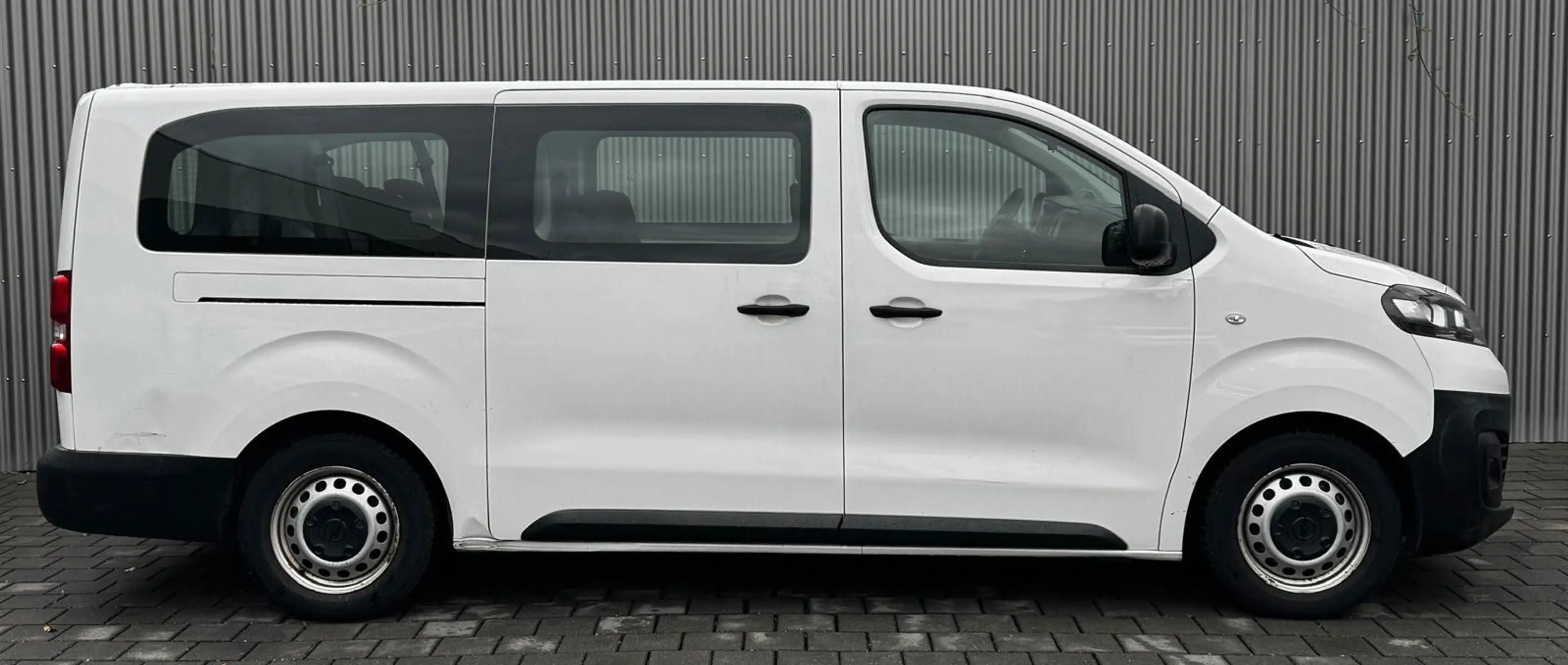 Opel Vivaro Kombi L3 Tempomat 1.Hand — photo 4