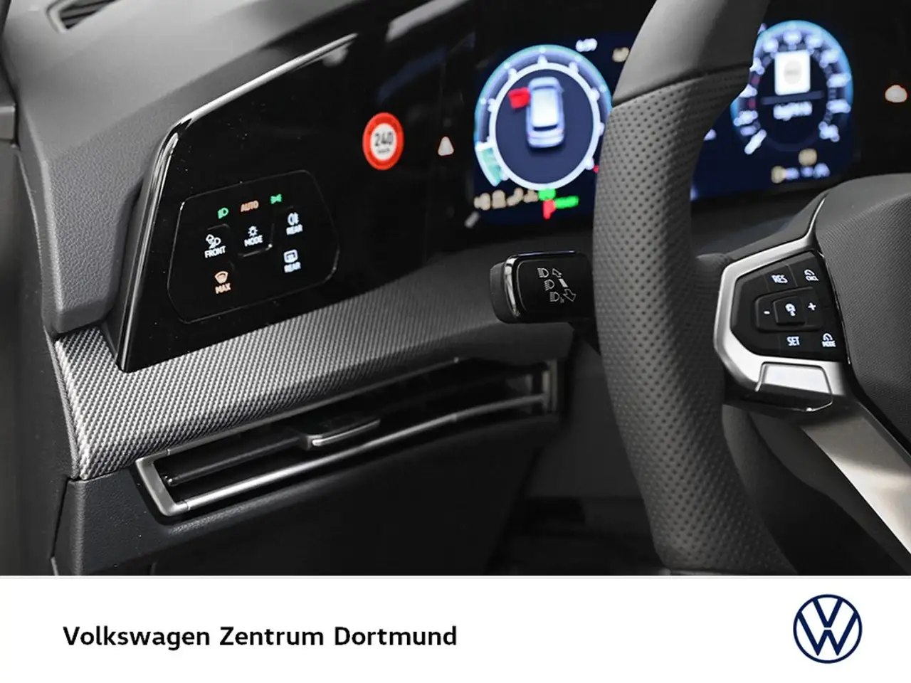 Volkswagen Golf VIII 1.5 eTSI R-LINE BLACK STYLE CAM LM18 11