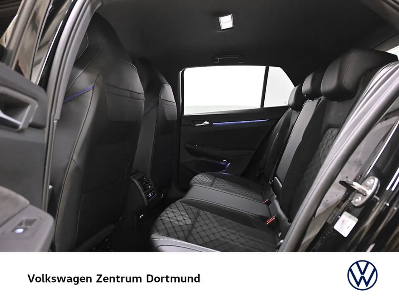 Volkswagen Golf VIII 1.5 eTSI R-LINE BLACK STYLE CAM LM18 12