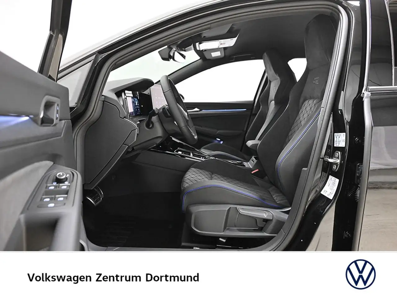 Volkswagen Golf VIII 1.5 eTSI R-LINE BLACK STYLE CAM LM18 10