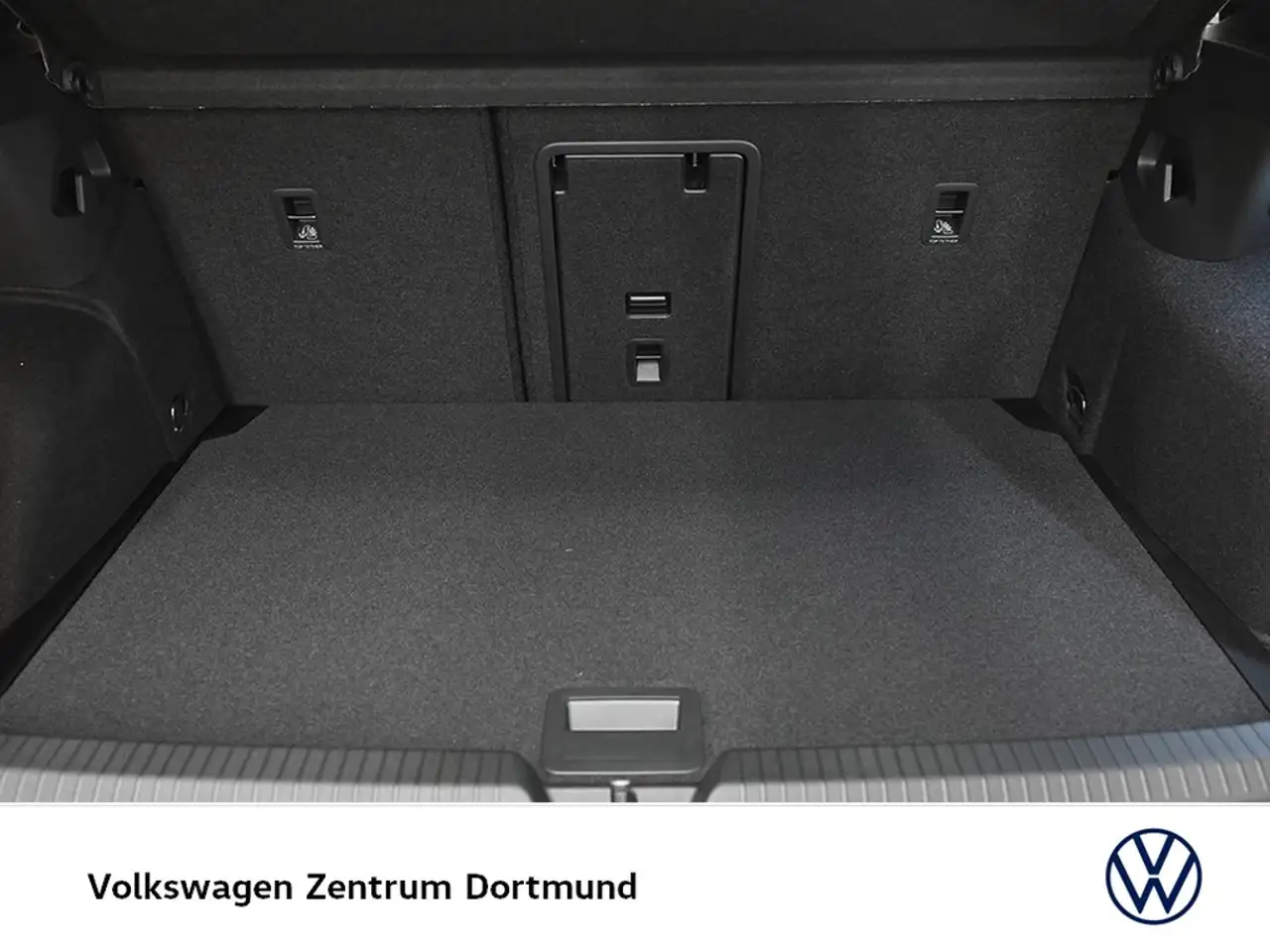 Volkswagen Golf VIII 1.5 eTSI R-LINE BLACK STYLE CAM LM18 8