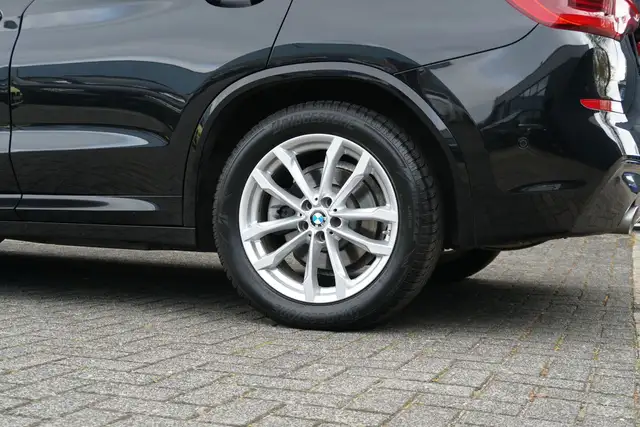 BMW X3 view 12