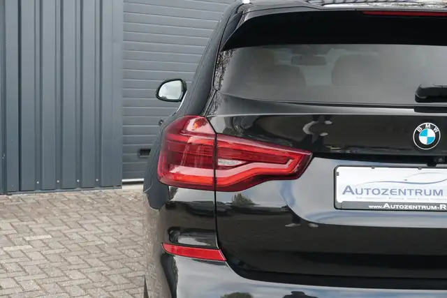 BMW X3 view 11