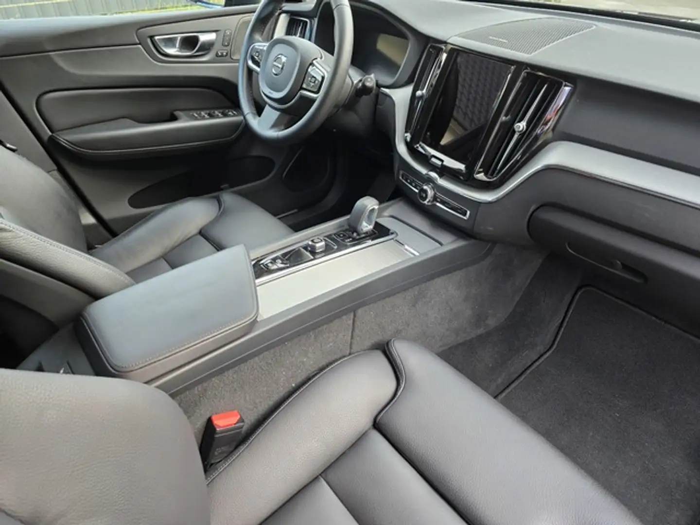 Volvo XC60 B4 Plus Dark AWD Leder*Standheiz*H&K Schwarz - 2