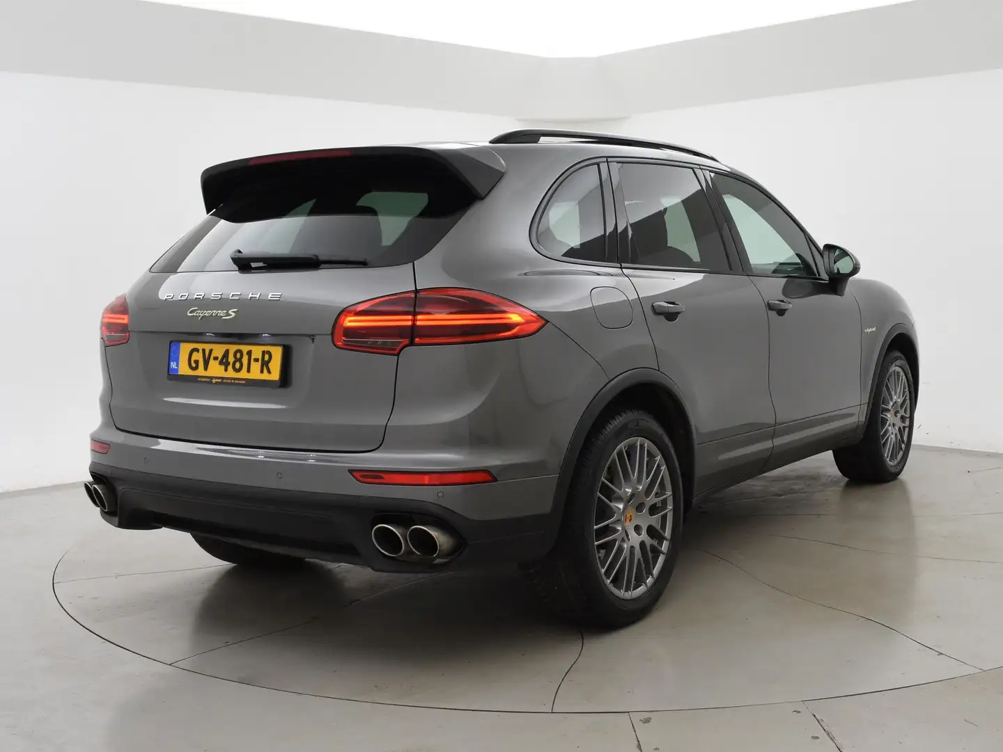 Porsche Cayenne 3.0 S E-HYBRID 416 PK ORIG. NL + PANORAMA | BOSE | Grijs - 2
