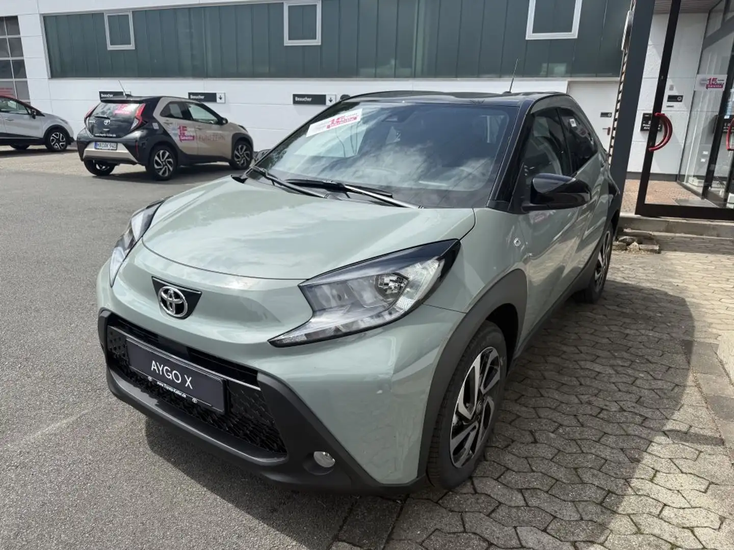 Toyota Aygo X S-CVT Teamplayer Grau - 2