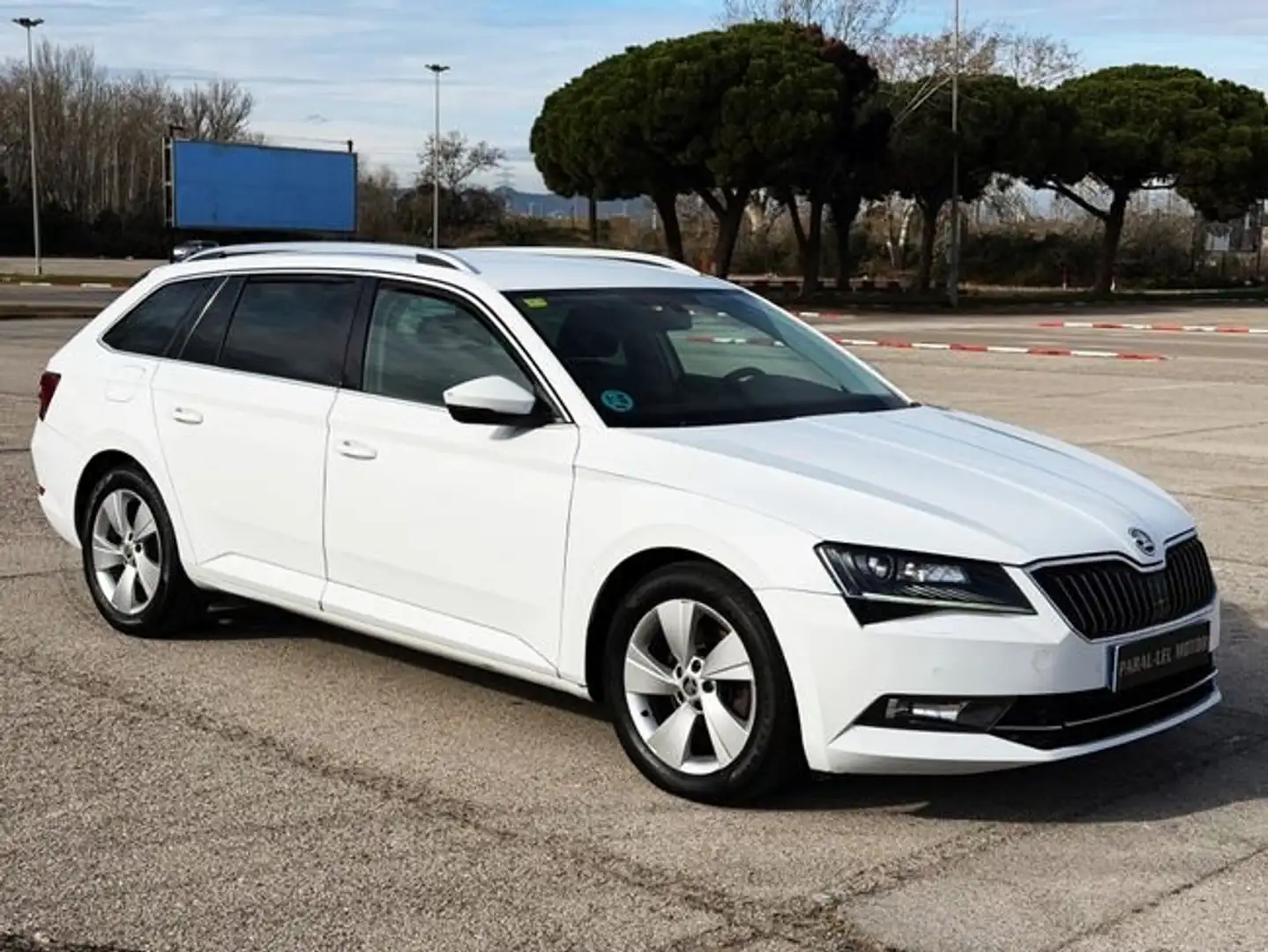 Skoda Superb Combi 2.0TDI Style DSG6 110kW Blanc - 1