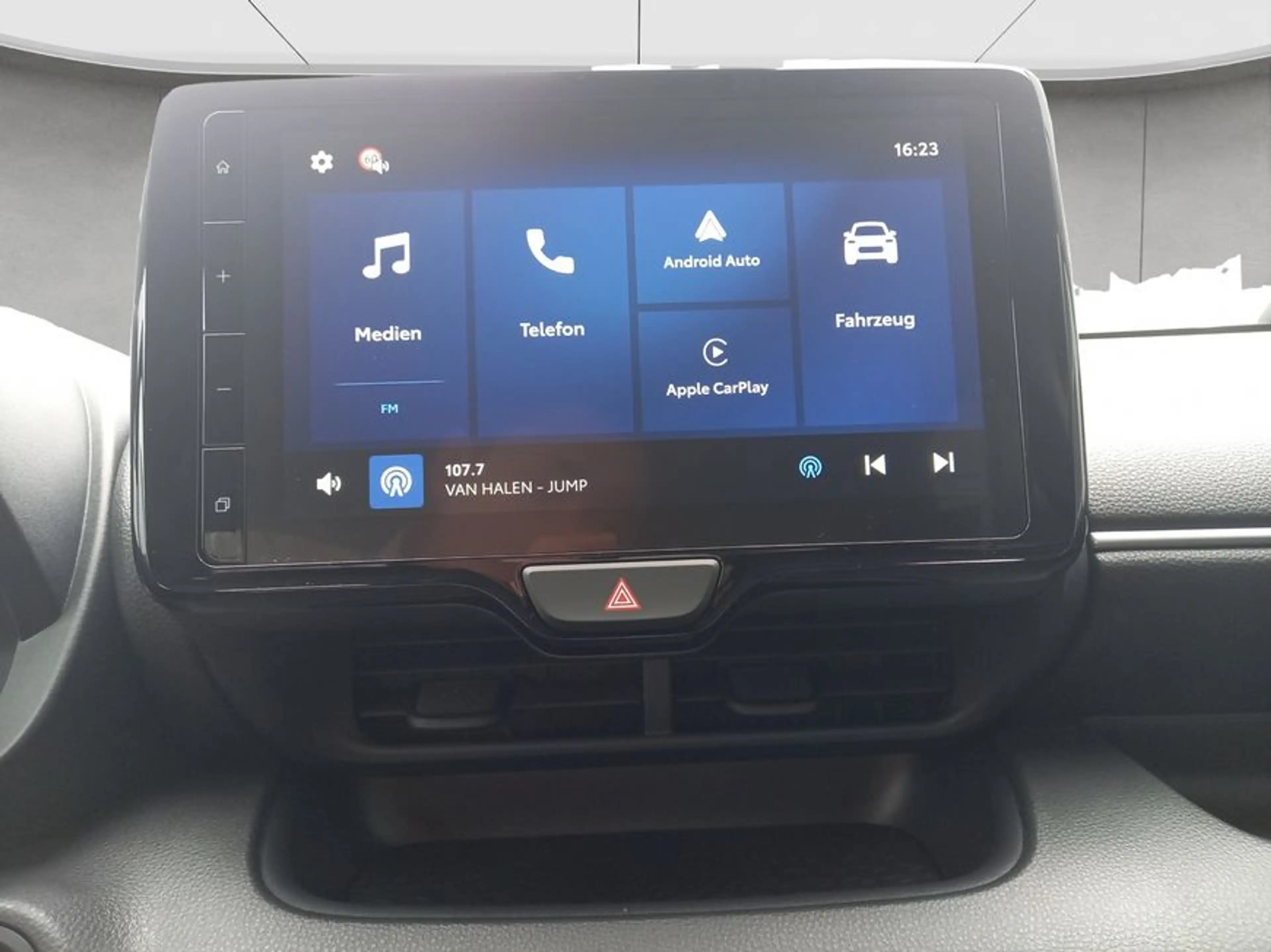 Toyota Yaris Hybrid 116 1.5 VVT-i Teamplayer 68 kW, 5-tür — photo 15