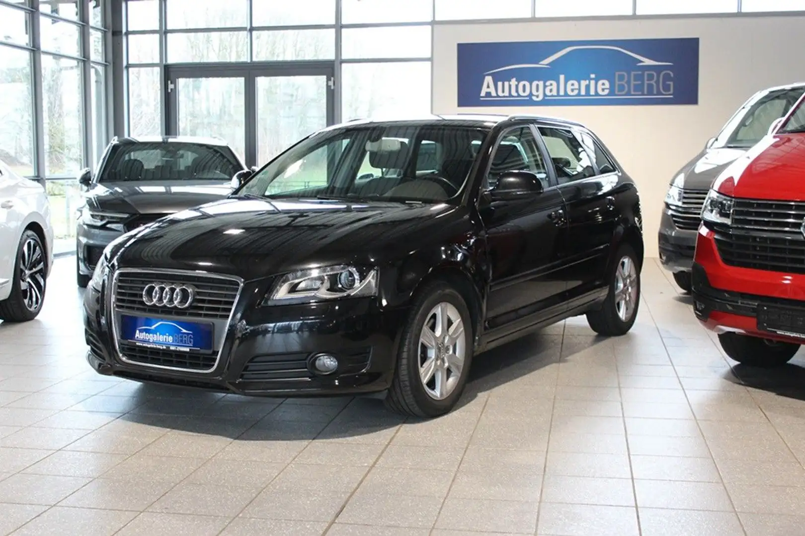 Audi A3 Sportback 2.0 TDI Attraction Xenon PDC SHZ Schwarz - 1