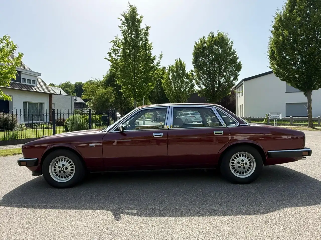 Jaguar XJ40